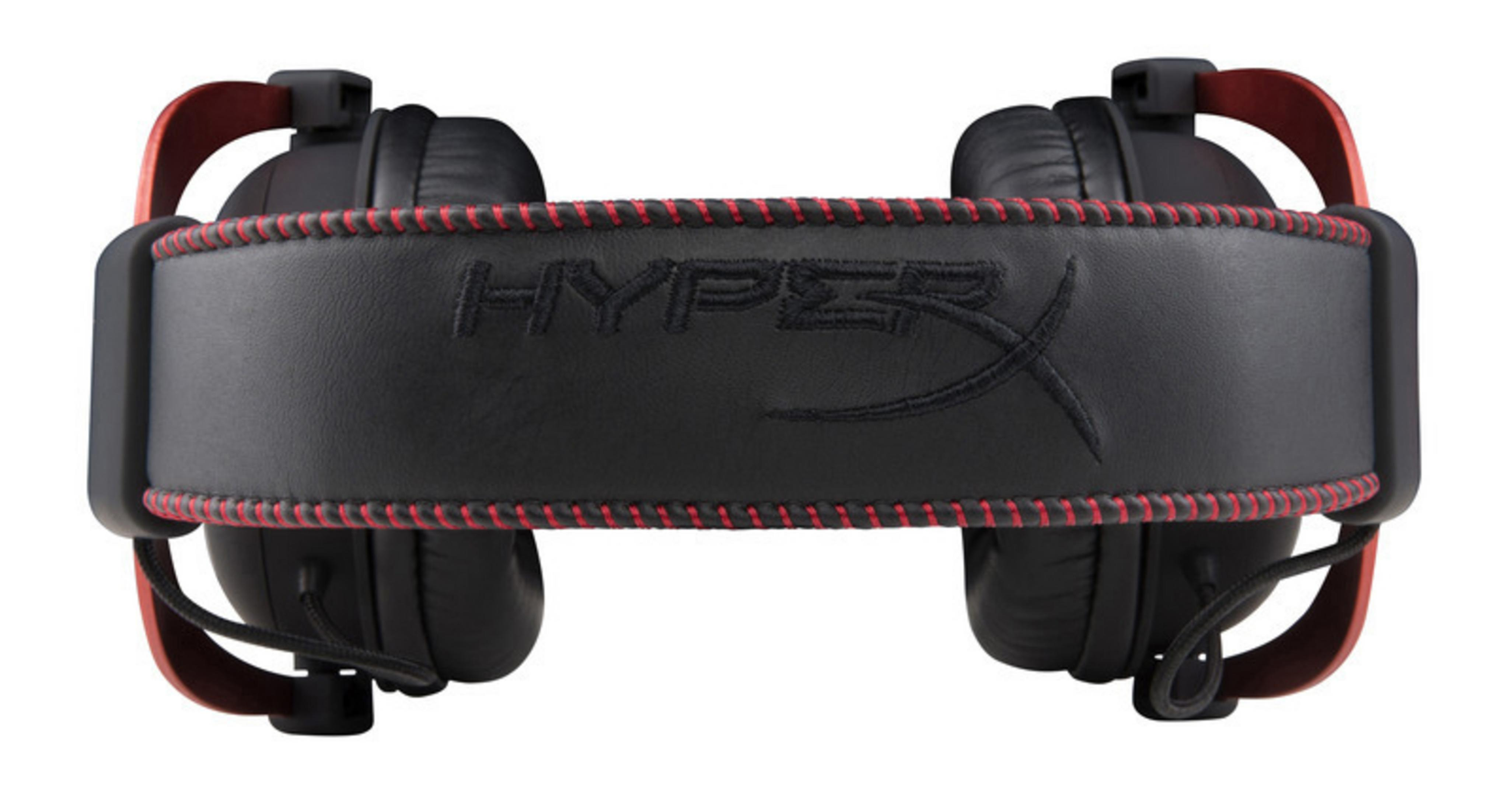 Cuffie HyperX nere e rosse con fascia in pelle e cuciture rosse.