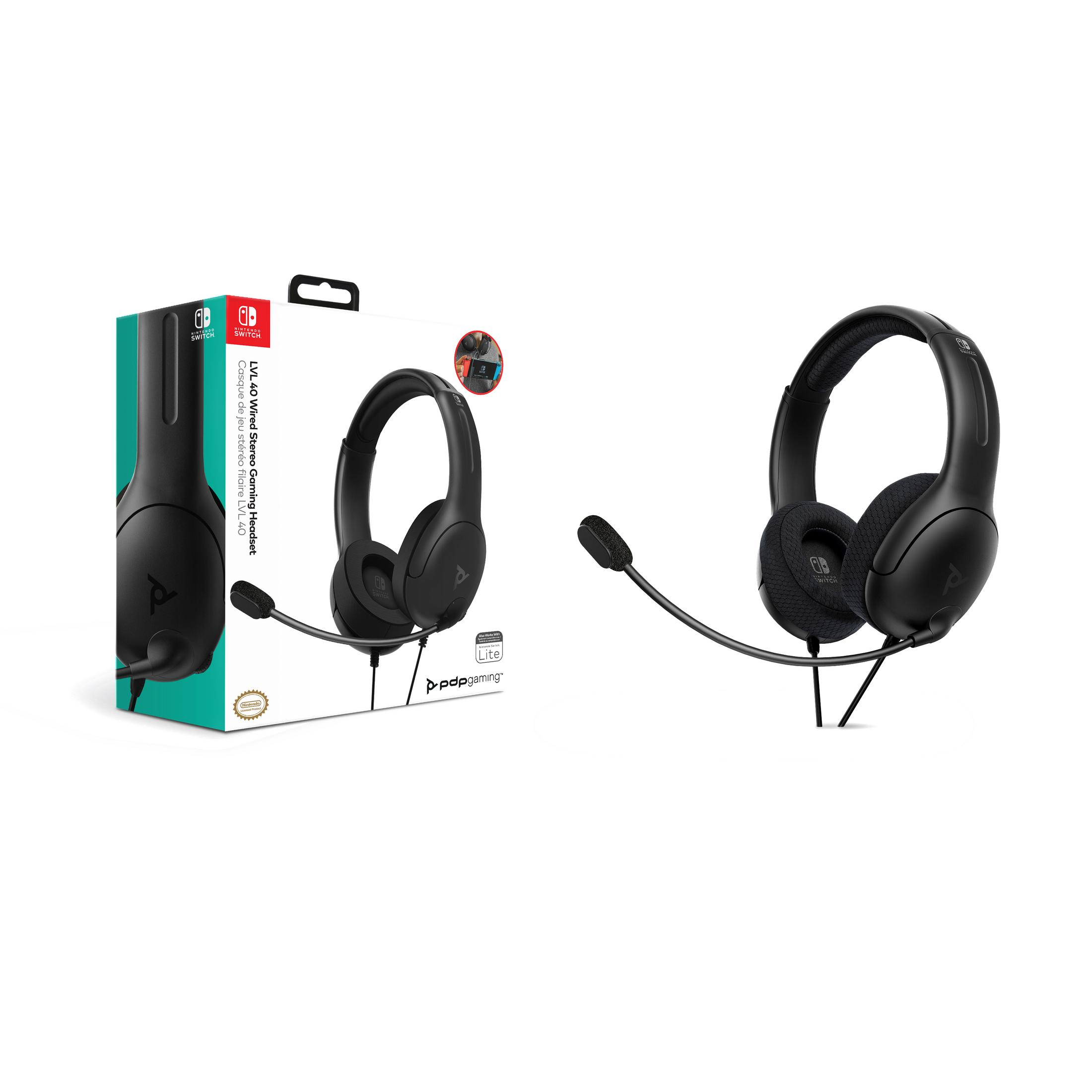 Czarny zestaw słuchawkowy dla graczy z pudełkiem. Zestaw słuchawkowy ma mikrofon.