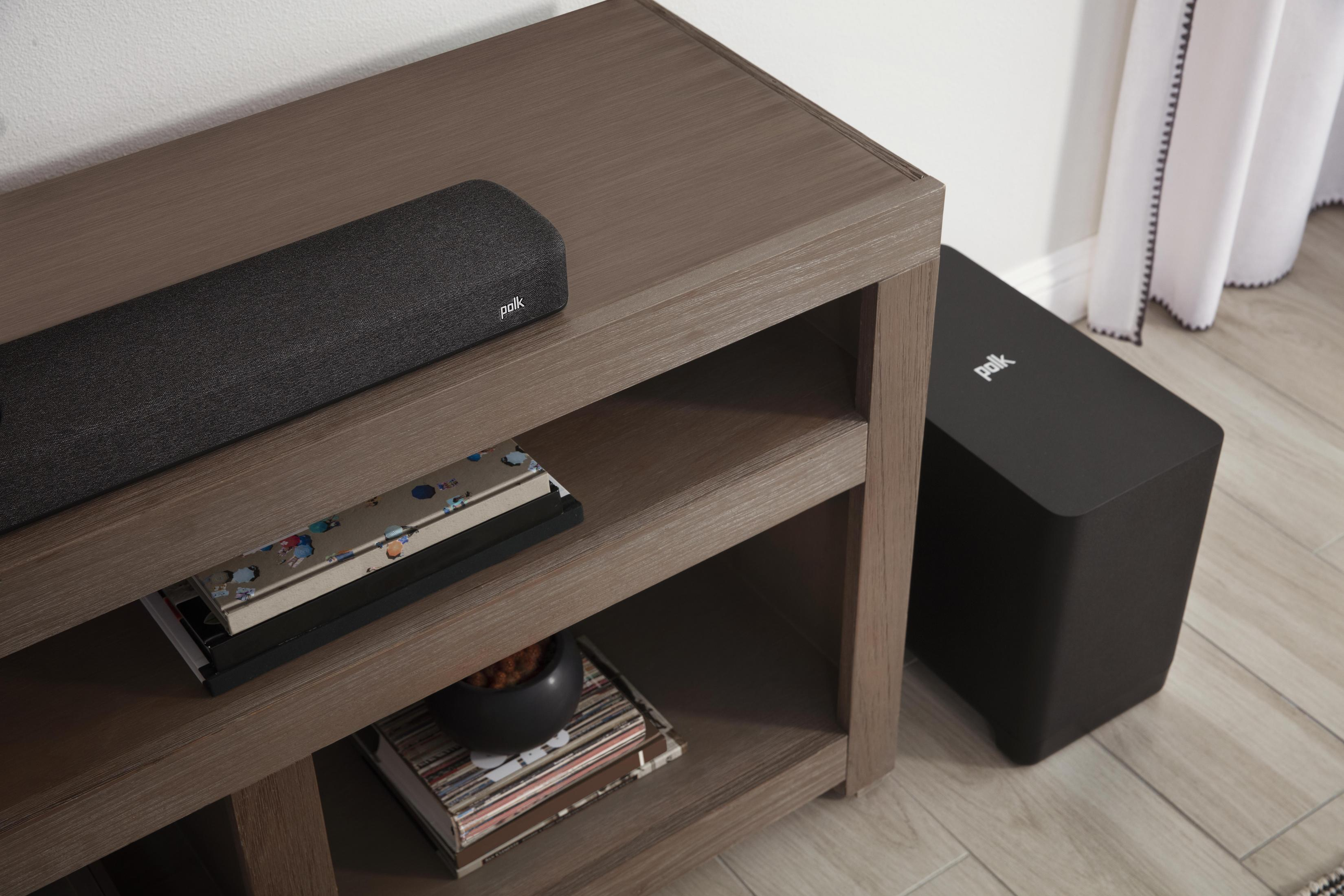 Unterhaltungscenter mit Soundbar und Subwoofer. Holzschrank.
