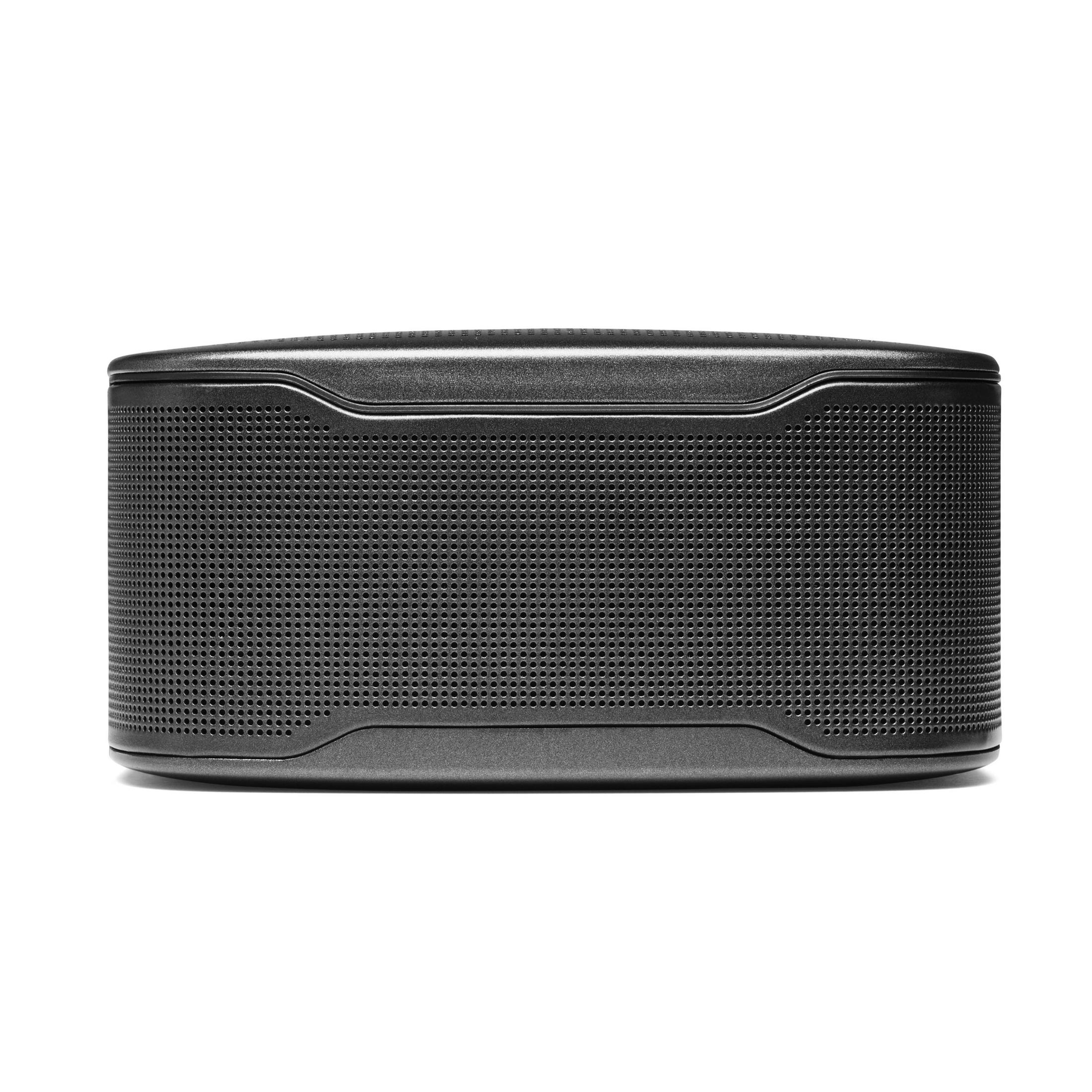 Un altavoz rectangular negro con frontal perforado, sobre fondo blanco.