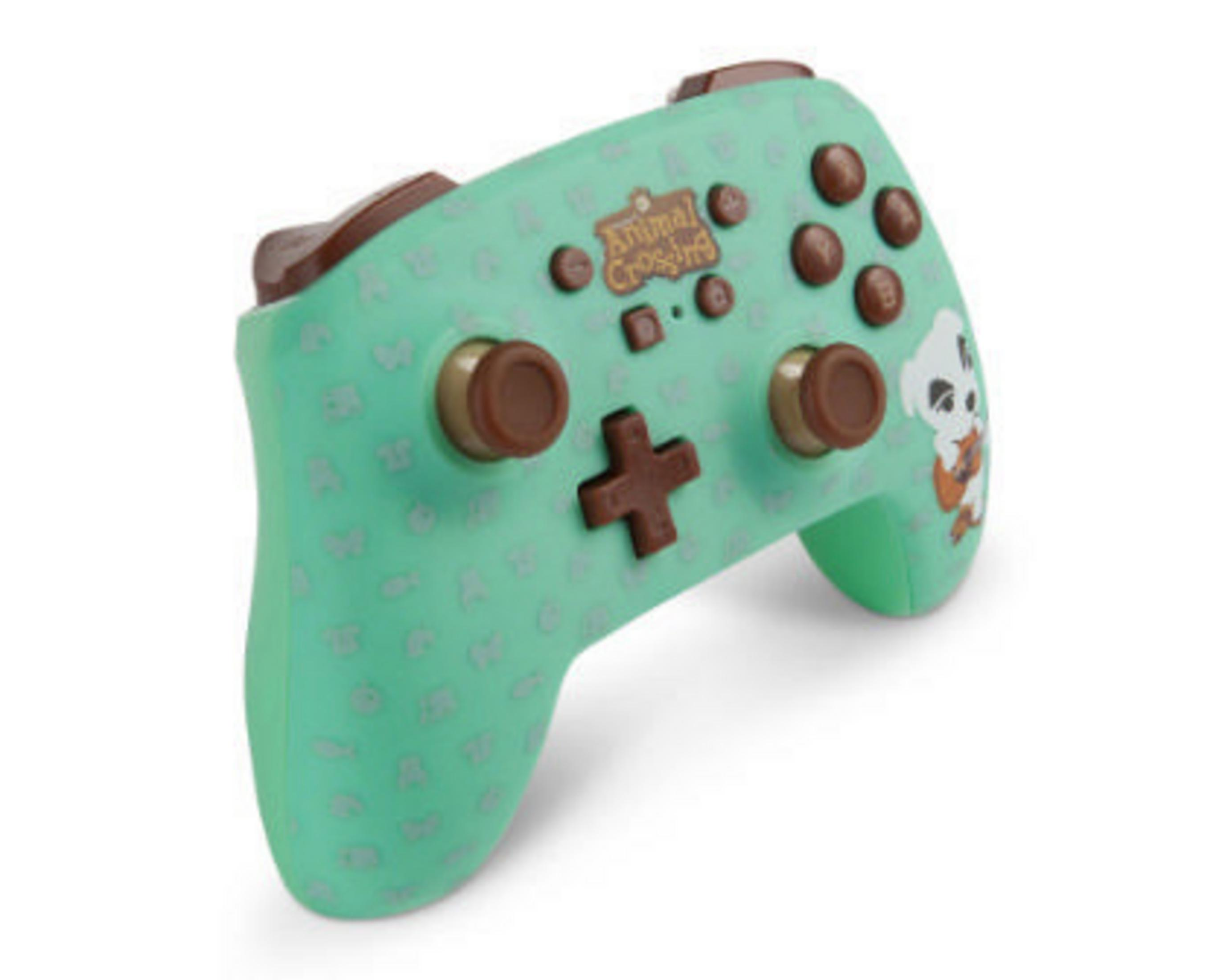 Grüner und brauner Animal Crossing Nintendo Switch Controller auf weißer Oberfläche.
