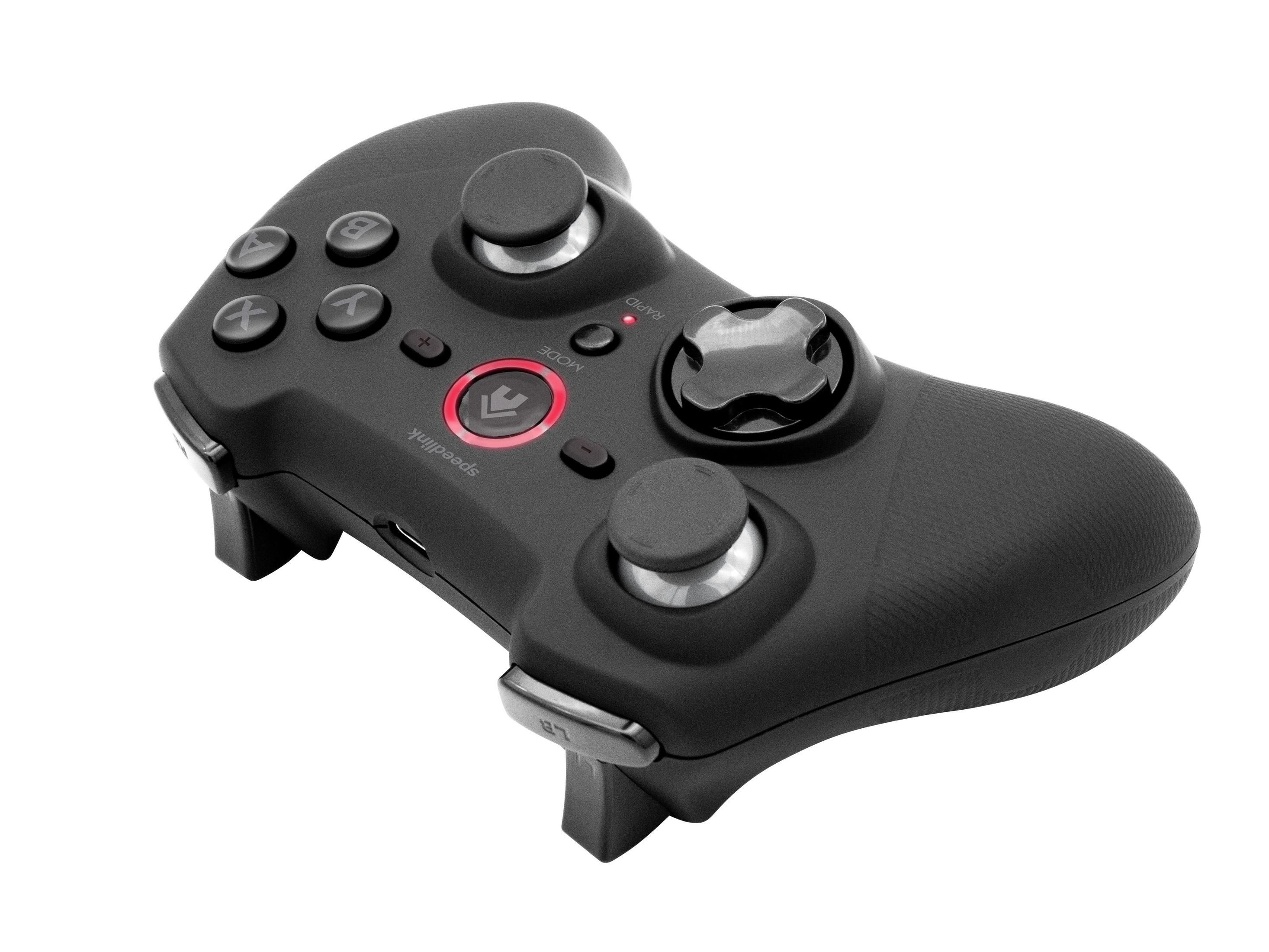Un gamepad nero con pulsanti e joystick, posto su sfondo bianco.