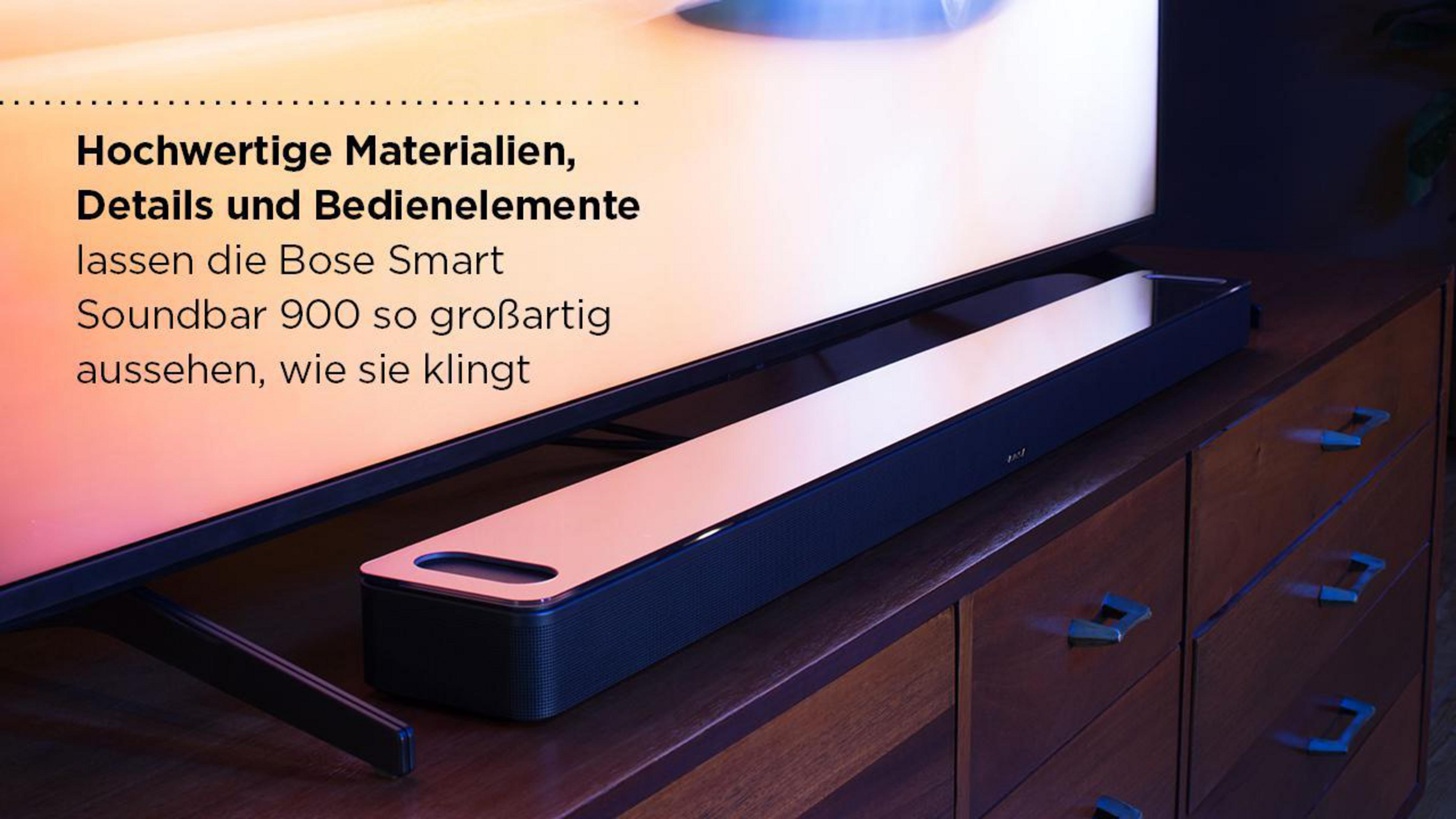 Bose Soundbar auf einem Holzschrank, TV darüber.