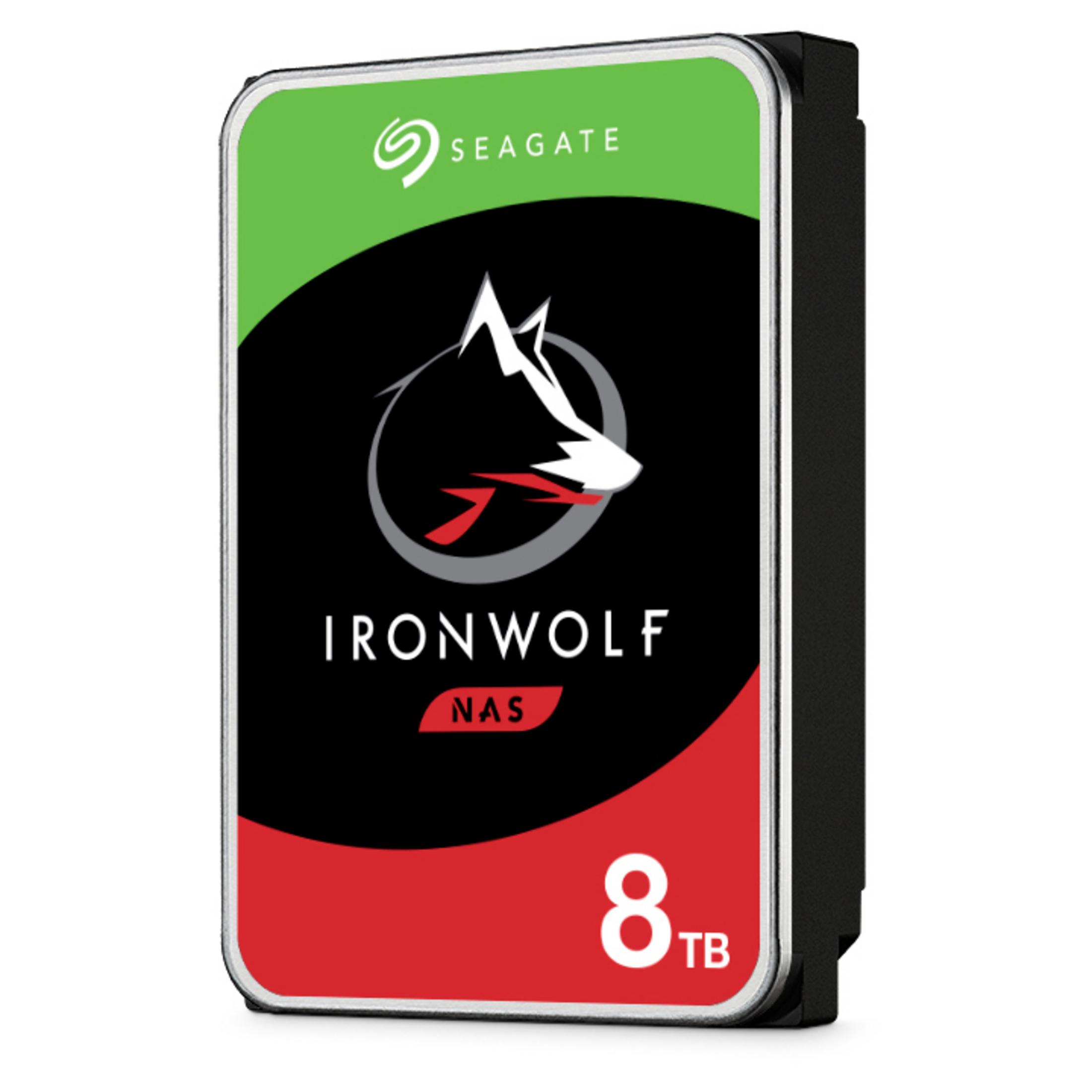 Dysk twardy NAS Seagate IronWolf z zielono-czarną etykietą.