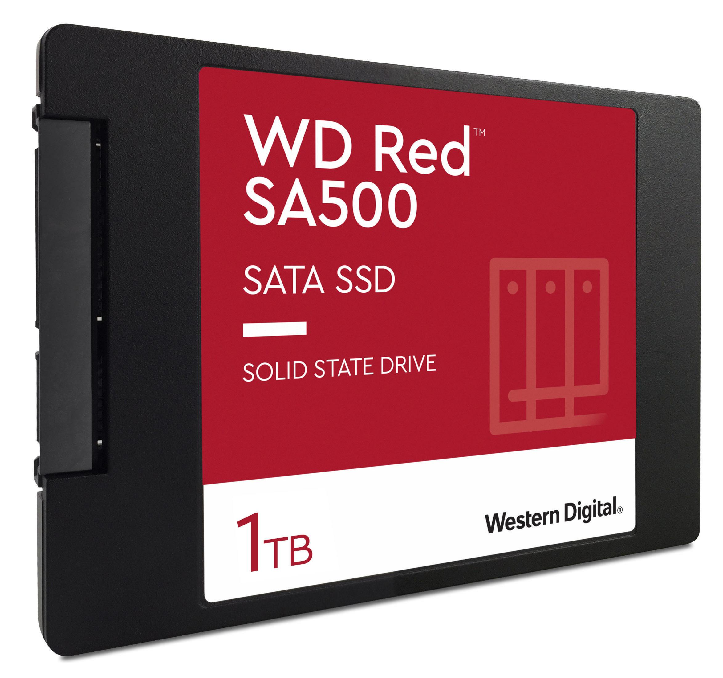 Czarny dysk SSD SATA WD Red SA500 na białym tle z czerwonymi akcentami i tekstem.