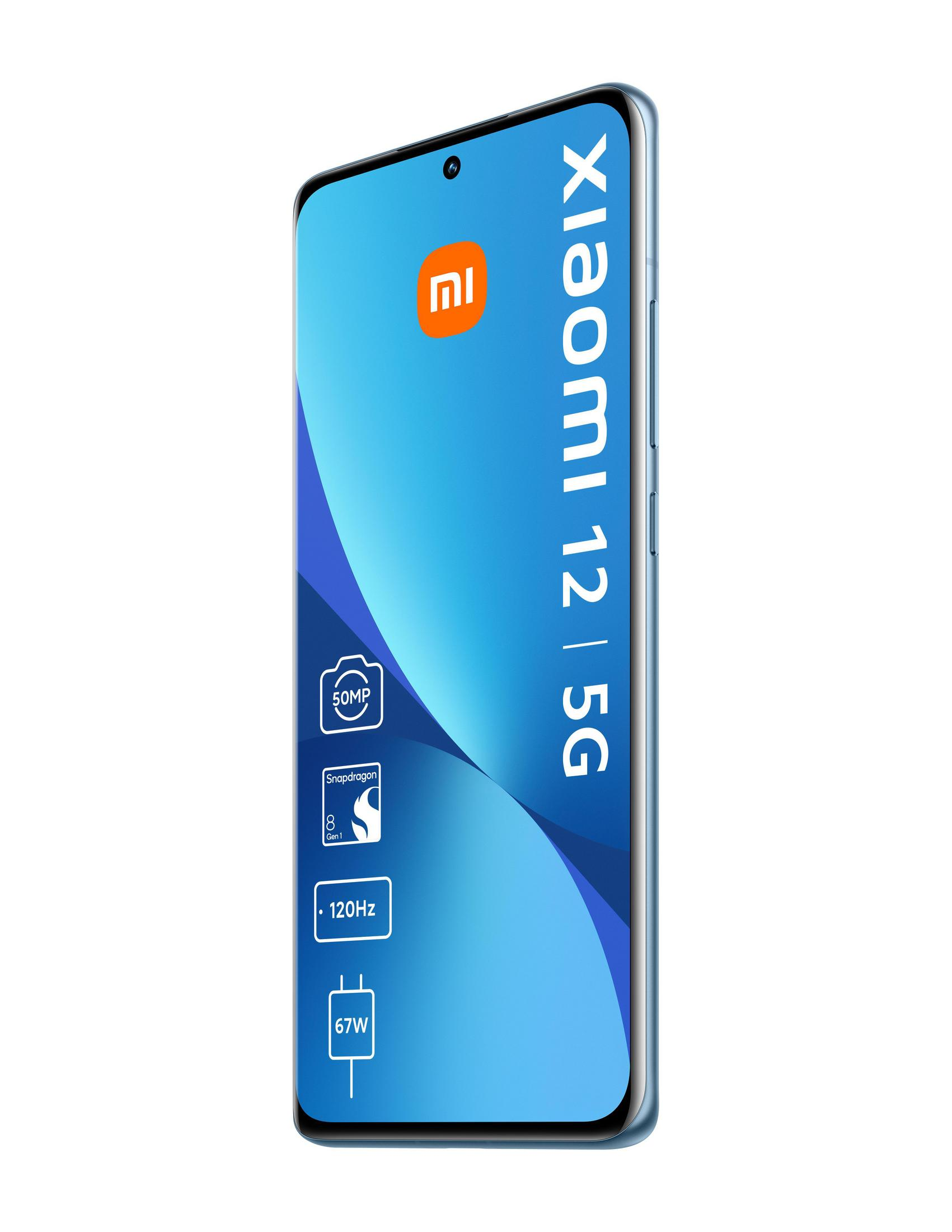 Niebieski smartfon Xiaomi 12 5G. Ekran wyświetla informacje, a telefon jest na białym tle.