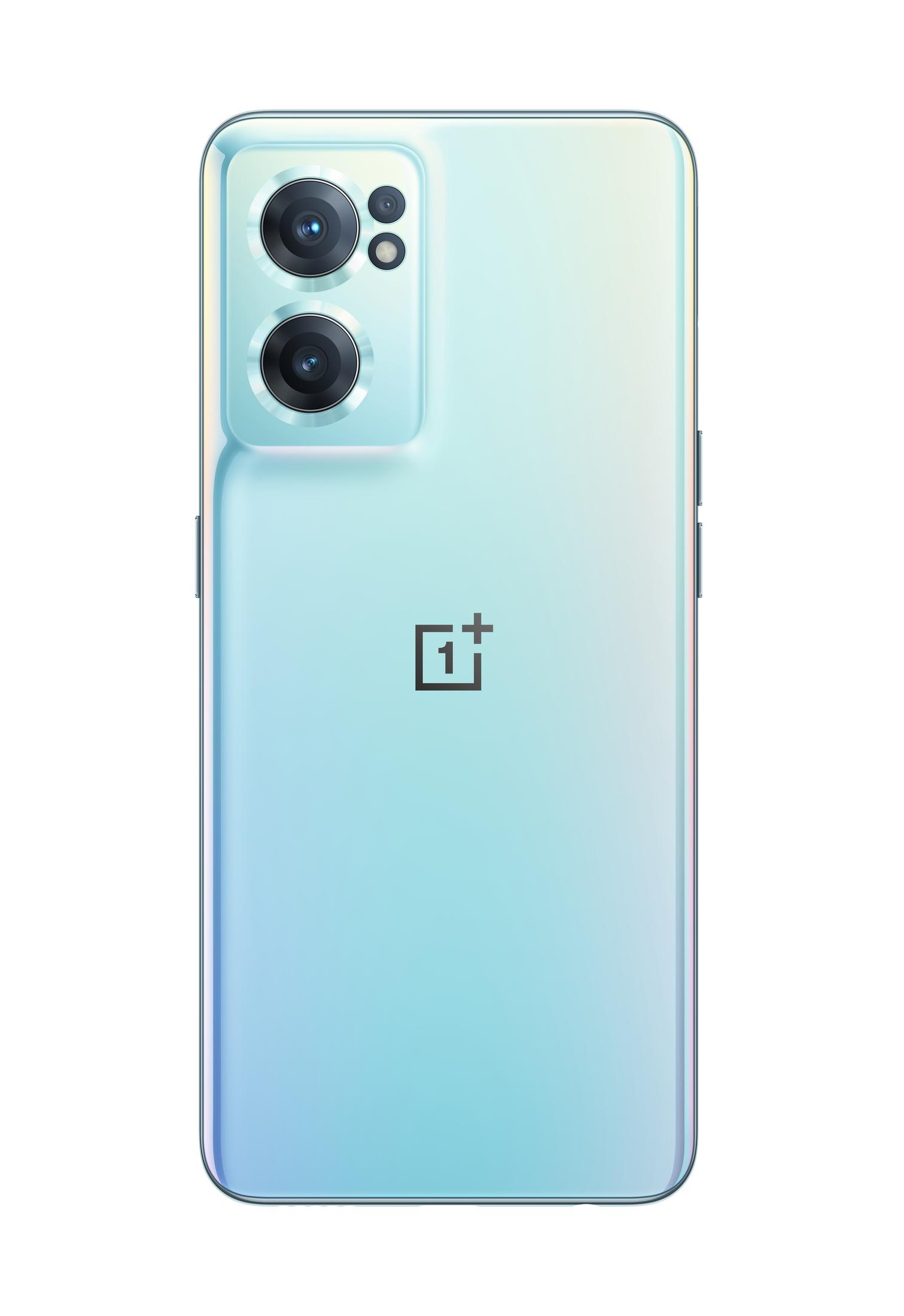 Smartphone-Rückseite mit zwei Kameras, Blitz und OnePlus-Logo. Das Telefon hat eine blaue bis weiße Farbverlaufsfarbe.