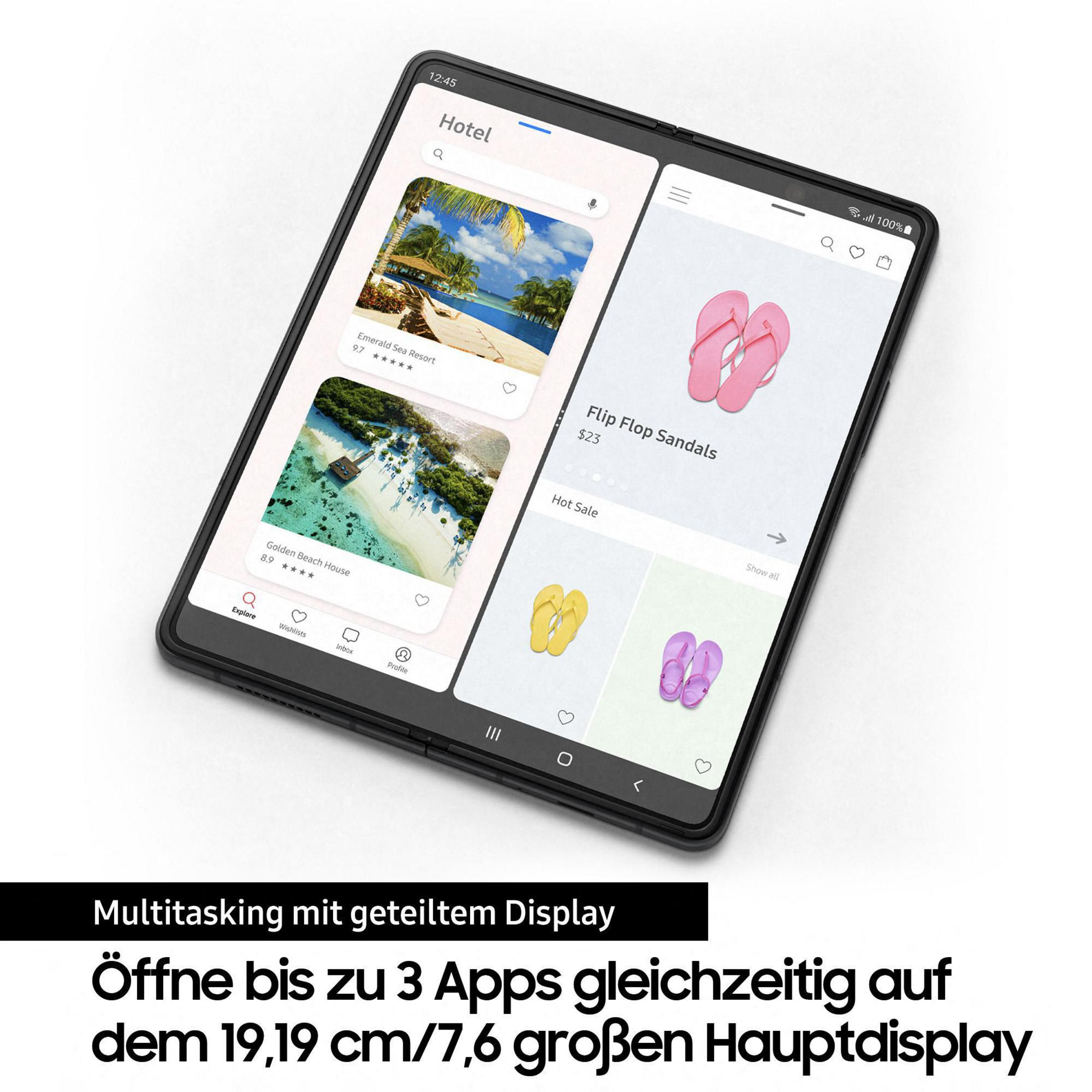 Een zwarte opvouwbare telefoon met drie apps. Eén toont hotelinfo, twee slippers.