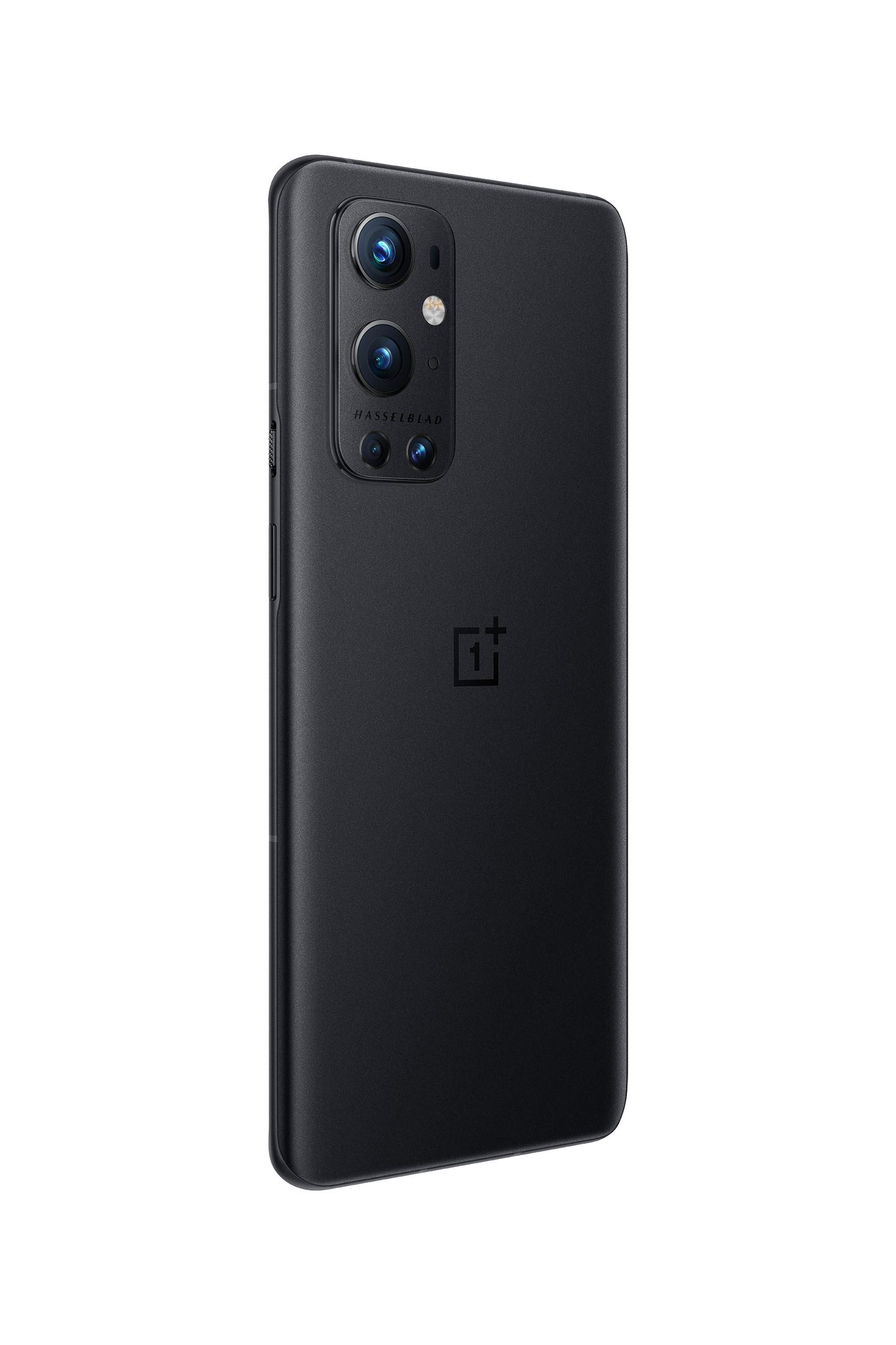 Téléphone OnePlus noir avec trois caméras à l'arrière. Le logo OnePlus est visible.