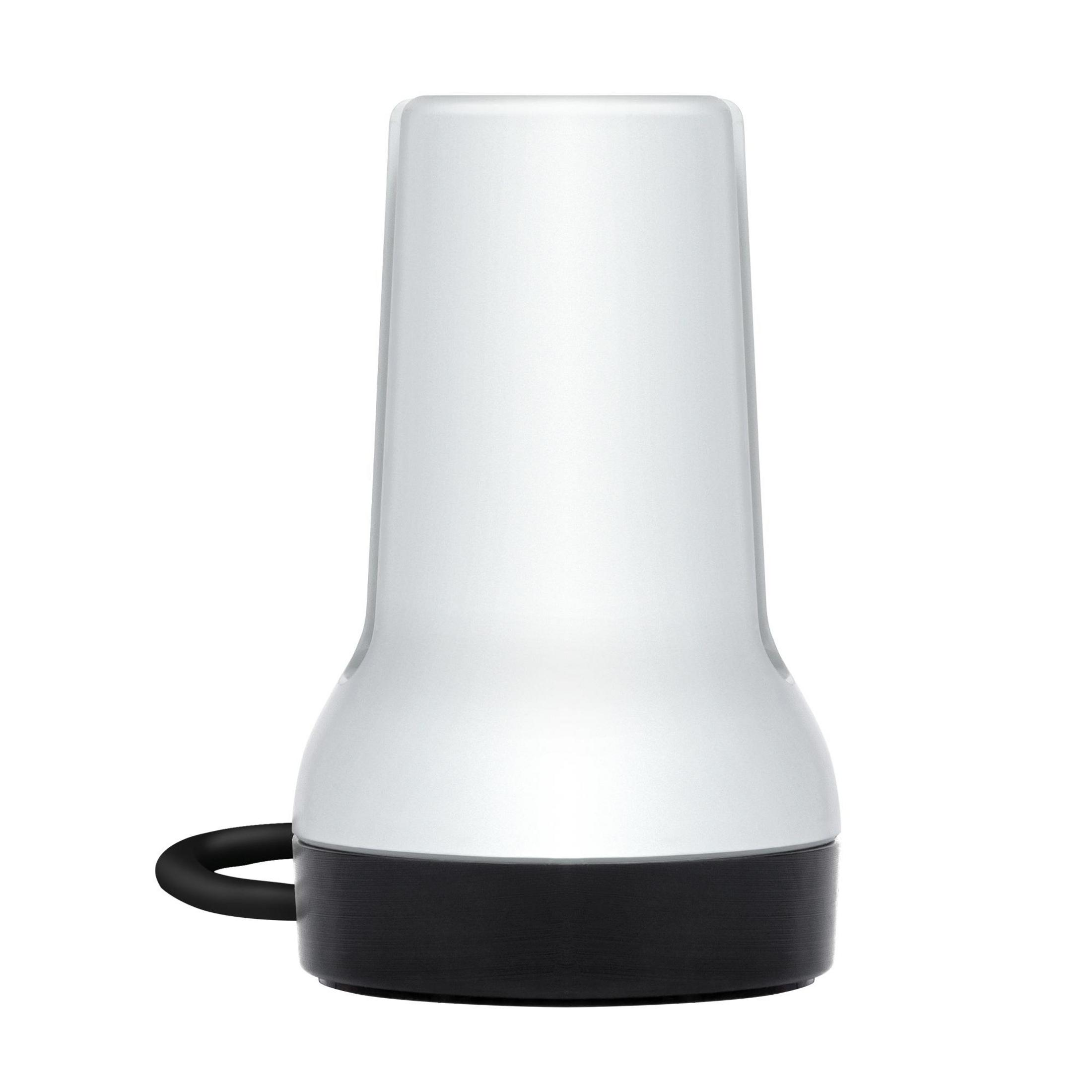 Weiße Lampe mit schwarzem Sockel, freigestellt auf weißem Hintergrund.