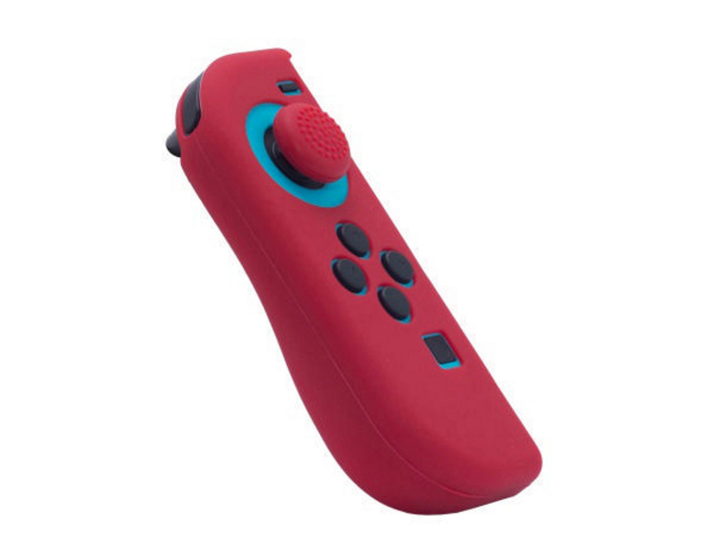 Mando de juego rojo con joystick y botones. Está inclinado en ángulo.