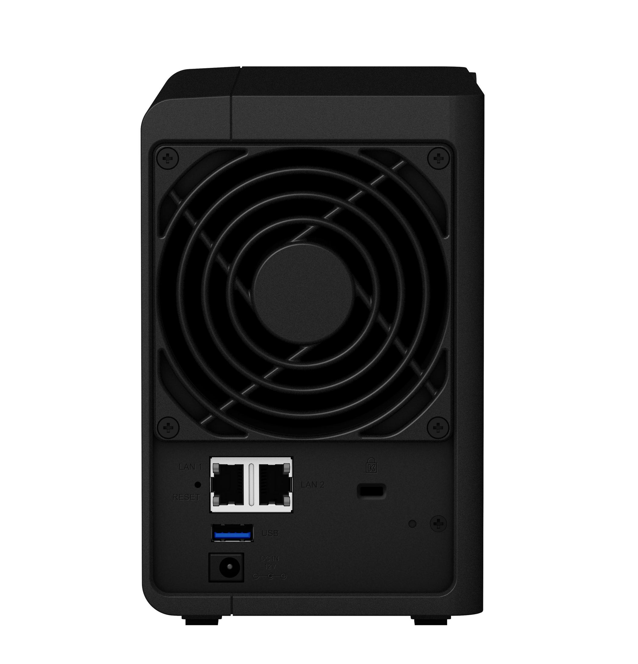Rückseite des schwarzen NAS-Servers mit Lüfter und Anschlüssen. Weißer Hintergrund.