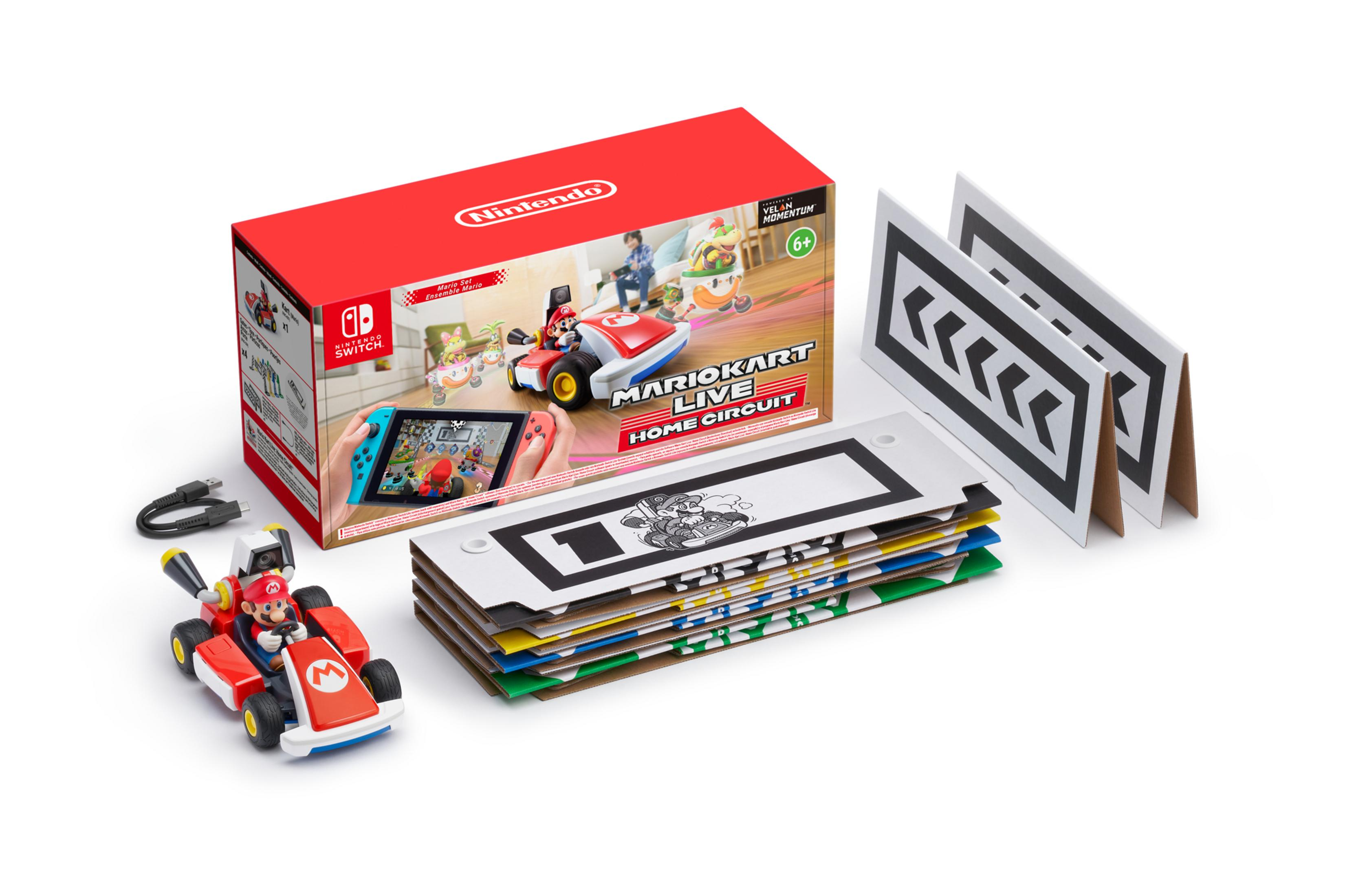 Mario Kart Live: Home Circuit Box und Zubehör. Enthält einen Mario Kart, Tore und ein Ladekabel.
