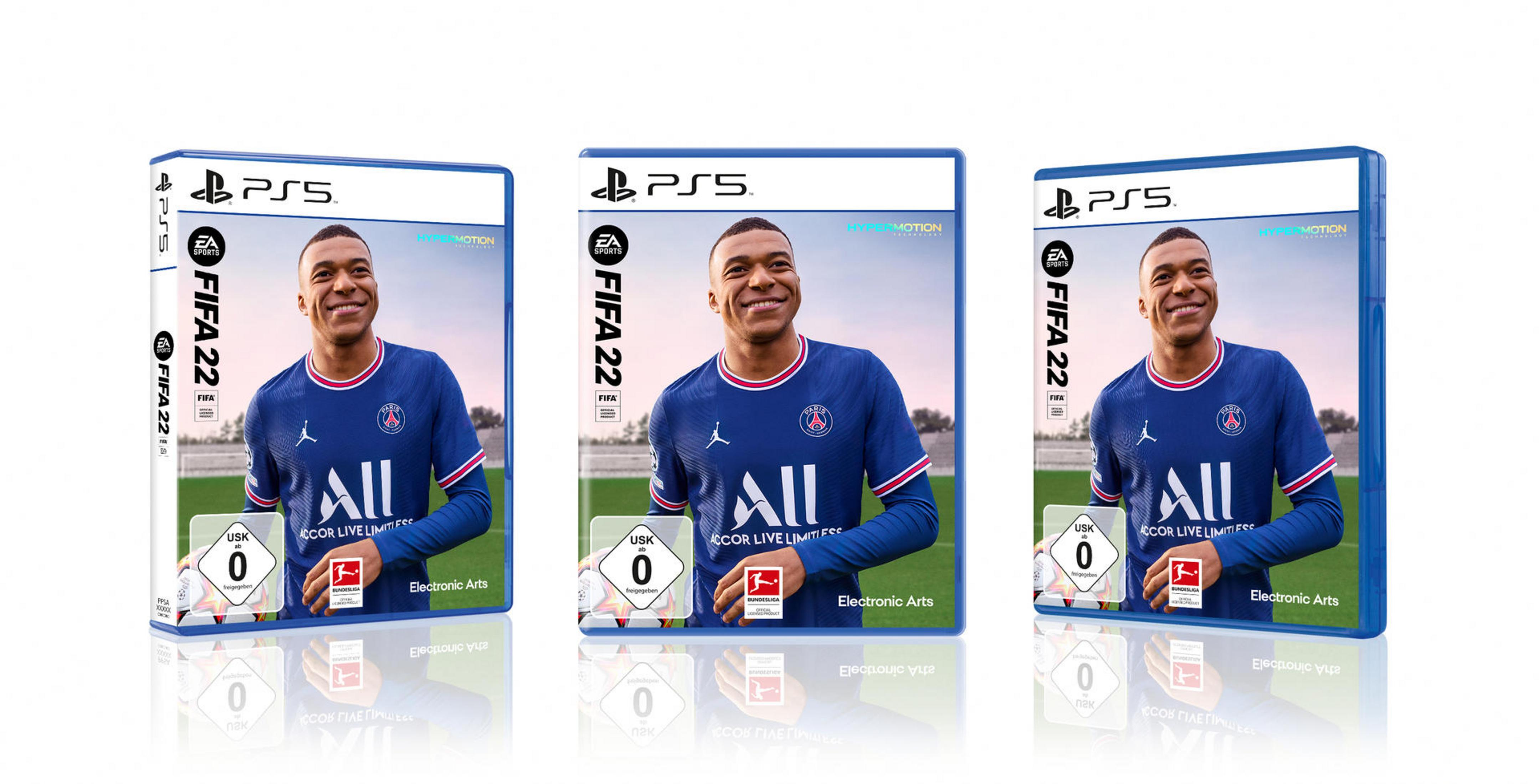 Drei PlayStation 5 Spielhüllen mit einem Fußballspieler und dem Titel FIFA 22.