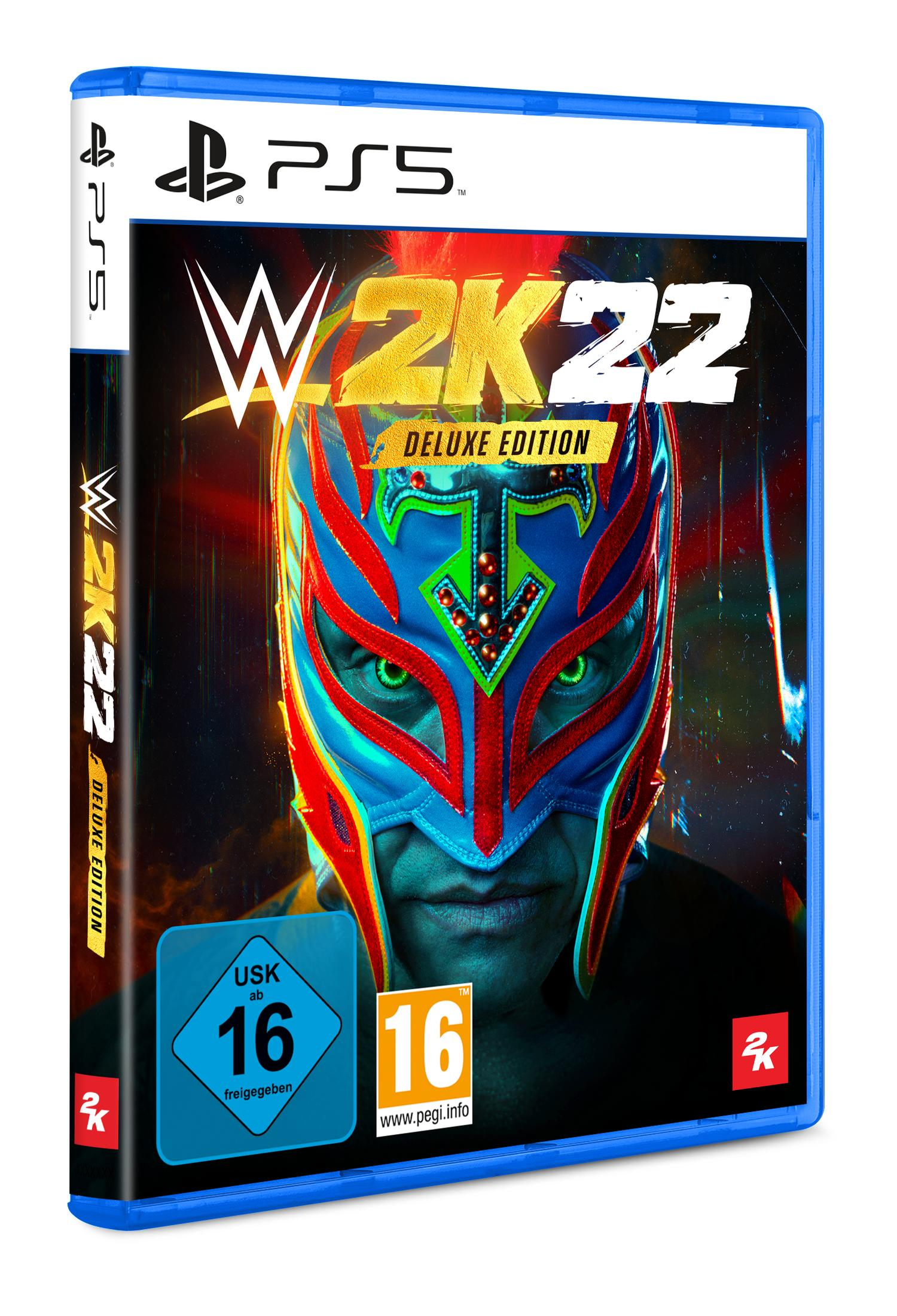 PS5-Spielbox: WWE 2K22 Deluxe Edition, Wrestler auf dem Cover.