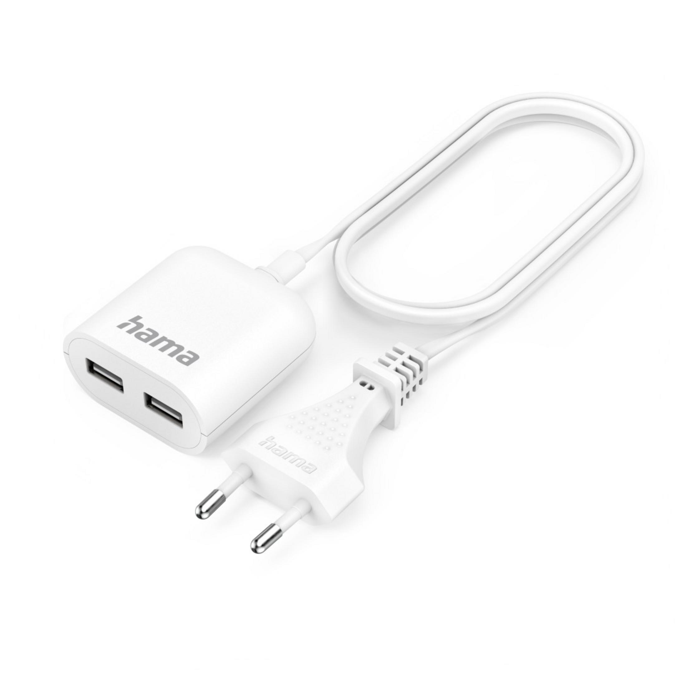 Weißes Hama USB-Ladegerät mit zwei Anschlüssen und weißem Stecker-Kabel. Isoliert auf Weiß.