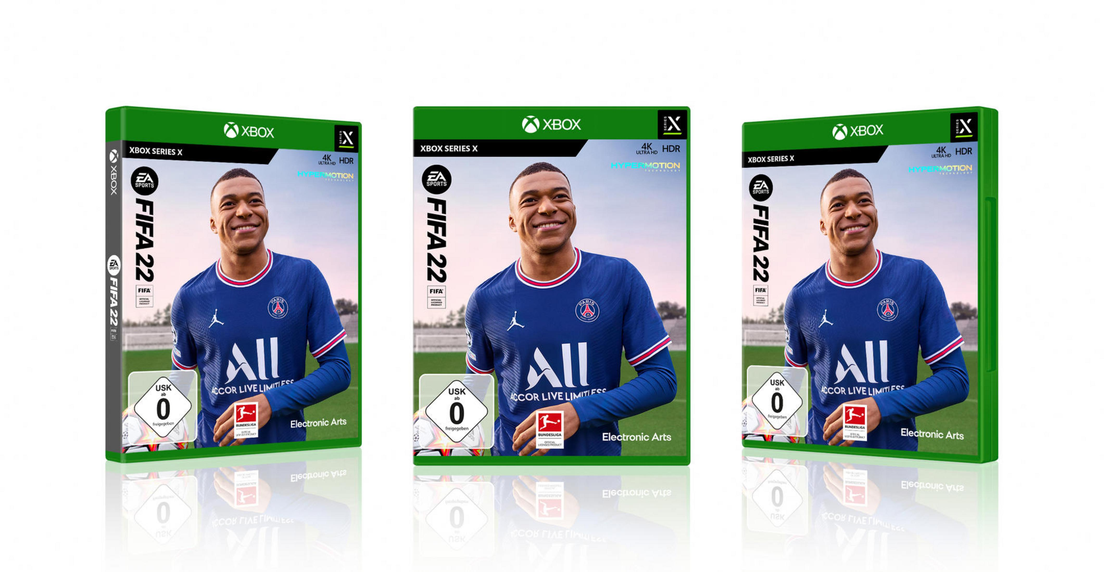 Tre scatole di gioco di FIFA 22, con Mbappe sulla copertina, logo Xbox verde.