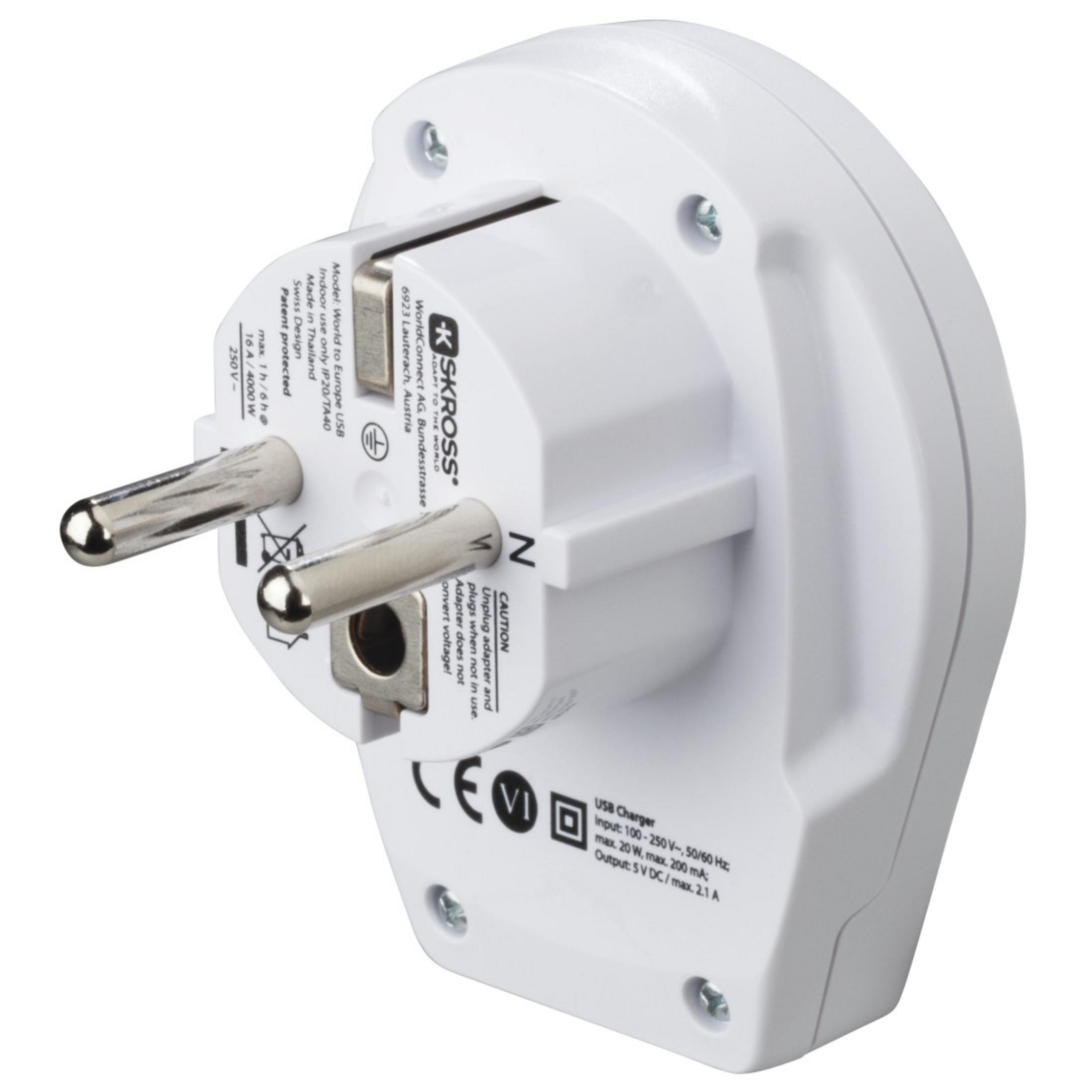 Biała przejściówka podróżna z dwoma bolcami i portem USB. Adapter na białym tle.