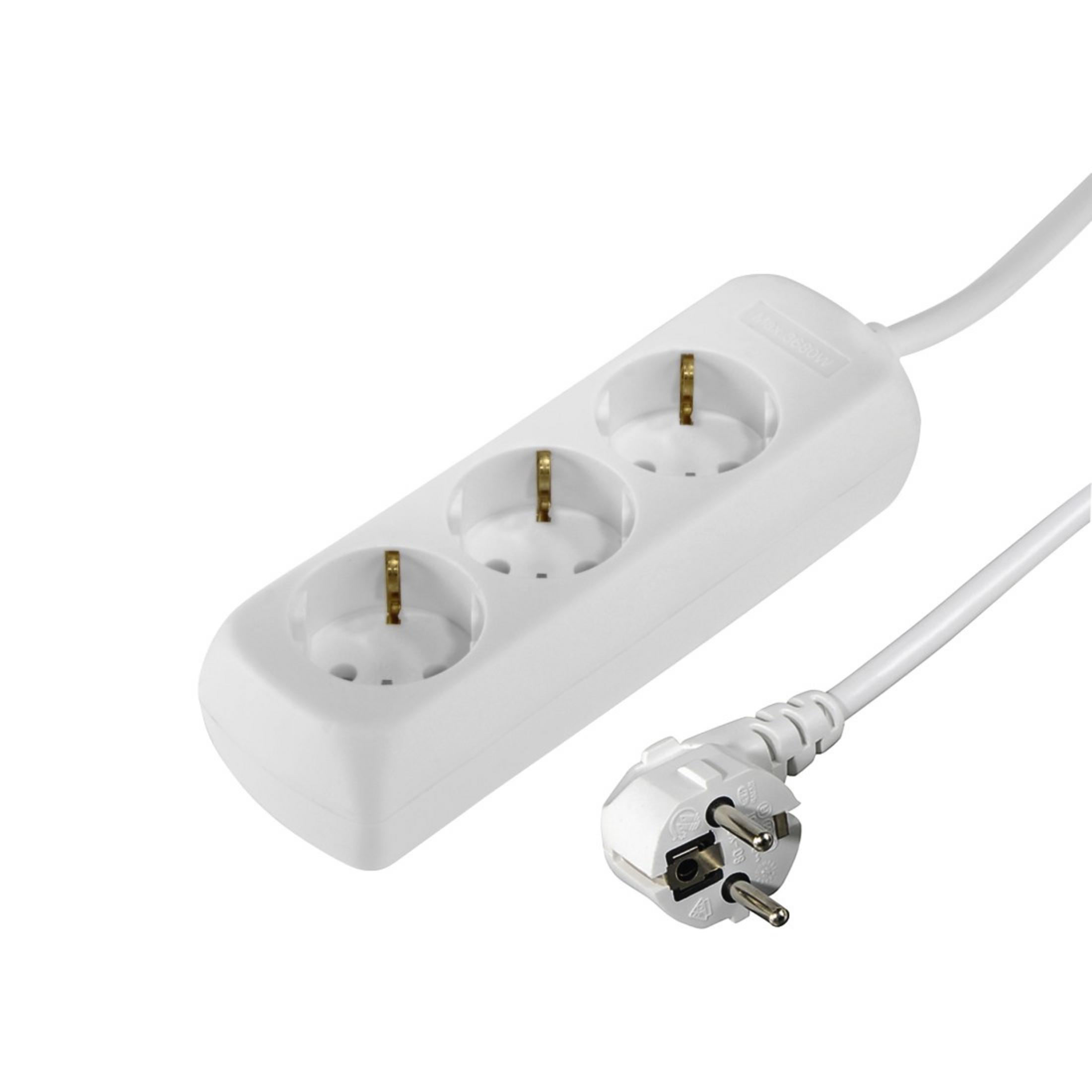 Weiße Steckdosenleiste mit drei Steckdosen und einem weißen Stecker. Angeschnittene Perspektive.