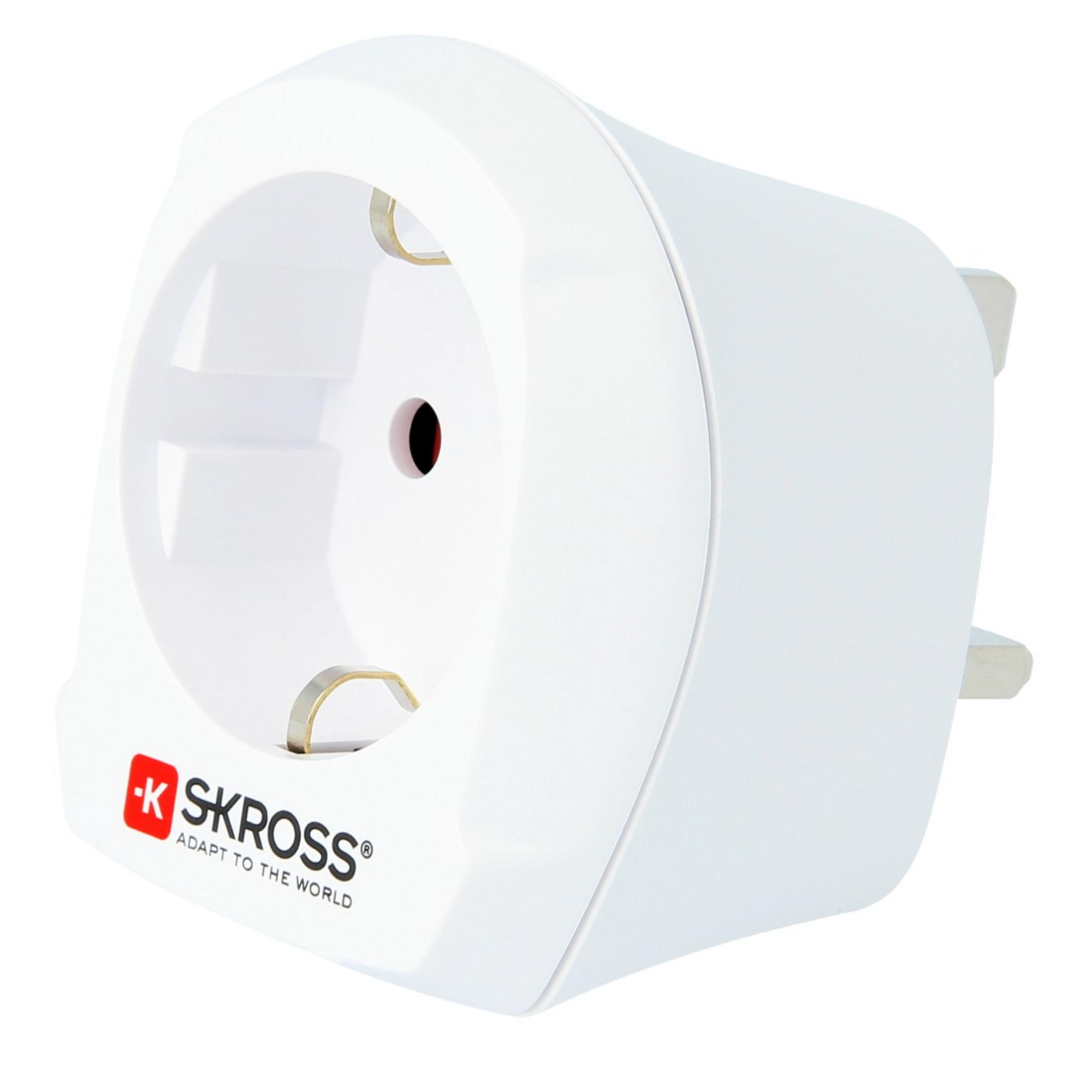 Adattatore da viaggio bianco con spina e presa. Il logo SKROSS è visibile. Sfondo bianco.