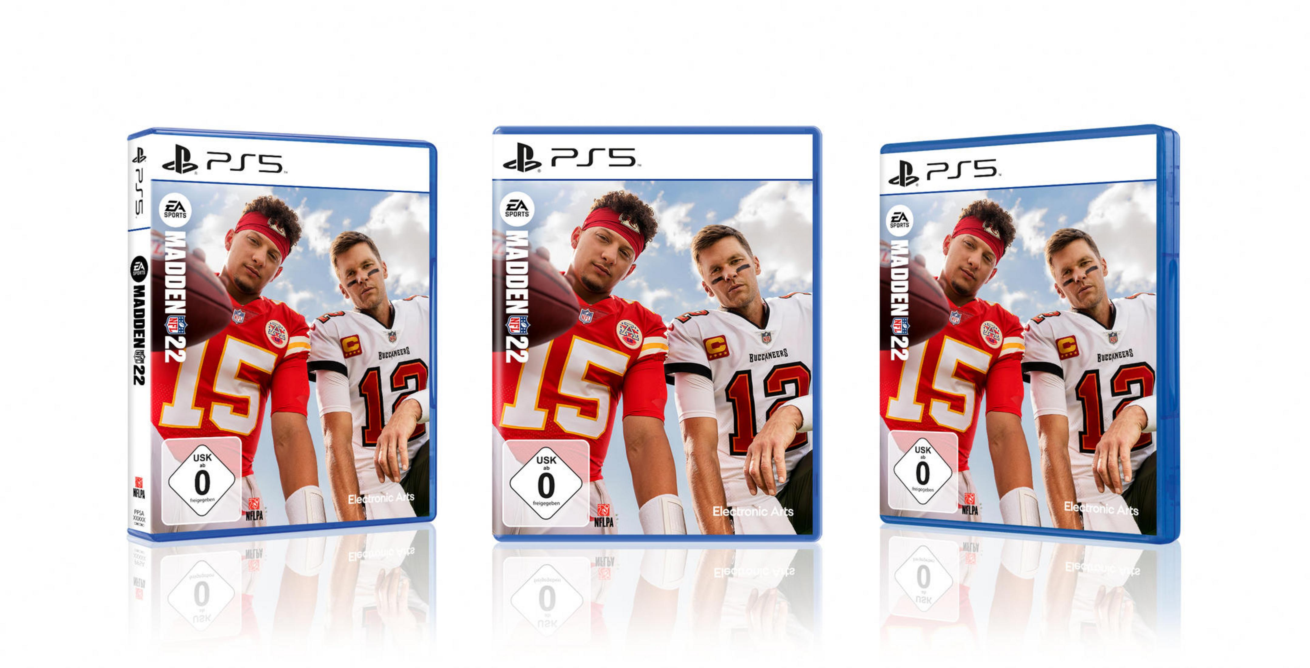 Trzy etui do gry PS5 Madden 22. Przedstawia graczy w strojach piłkarskich. Białe tło.