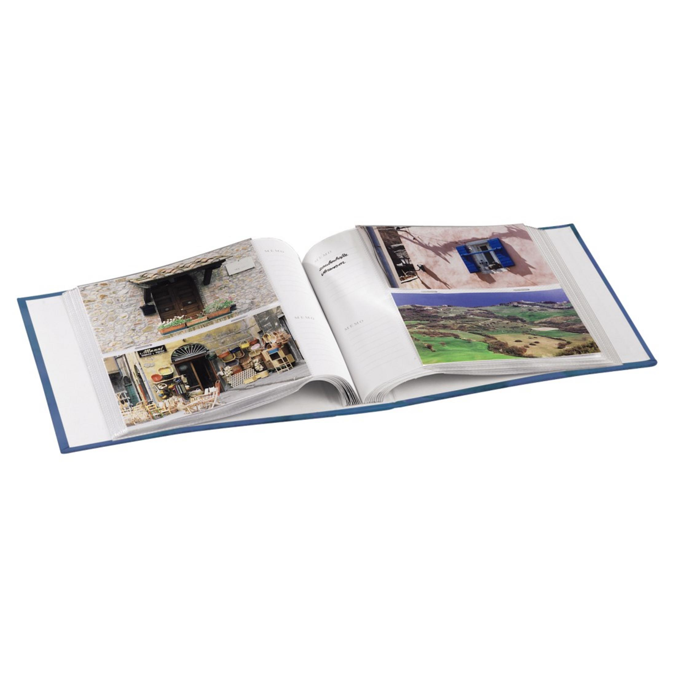 Álbum de fotos abierto con fotos de edificios y paisajes.