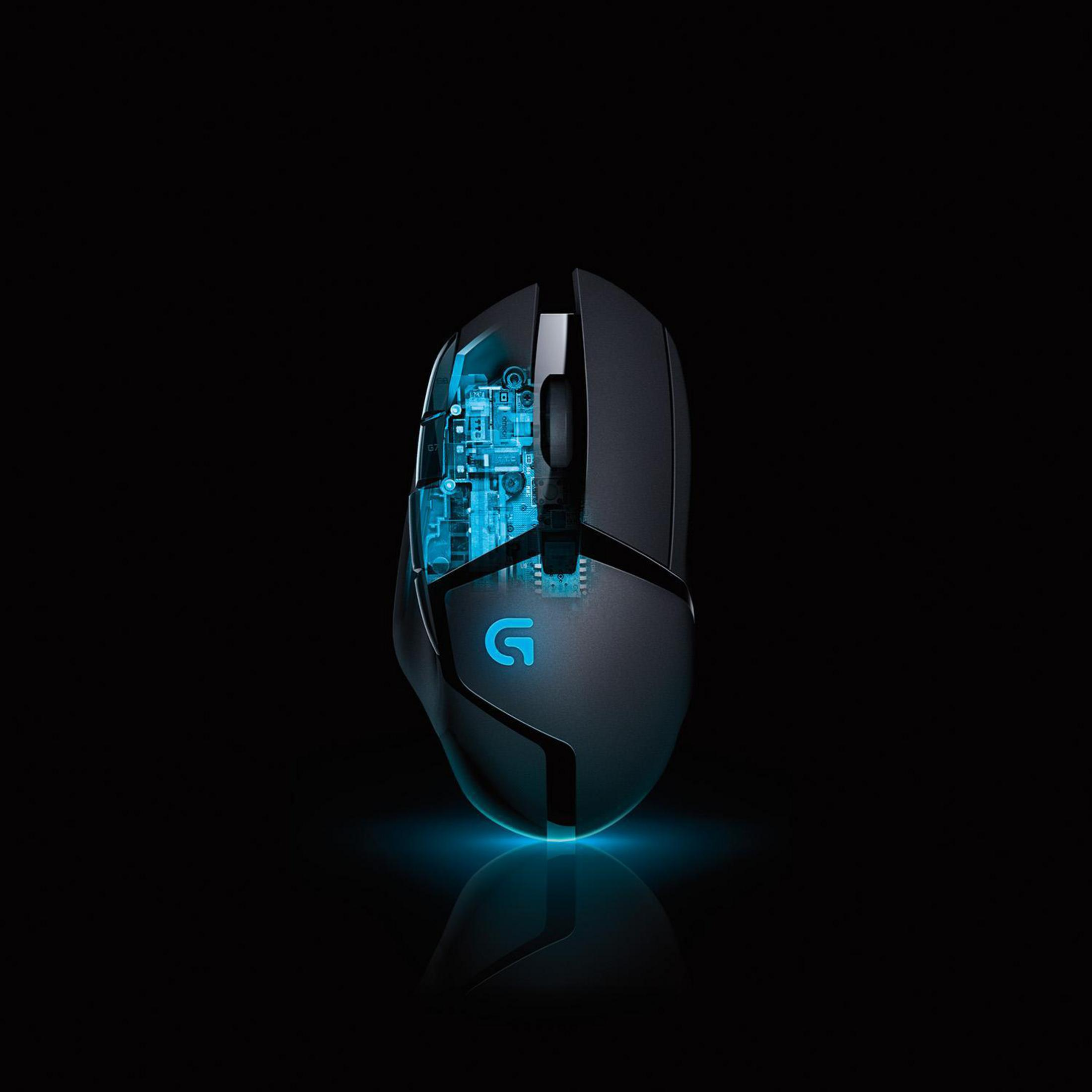 Ratón gaming negro con luces internas azules. Logotipo G lateral.