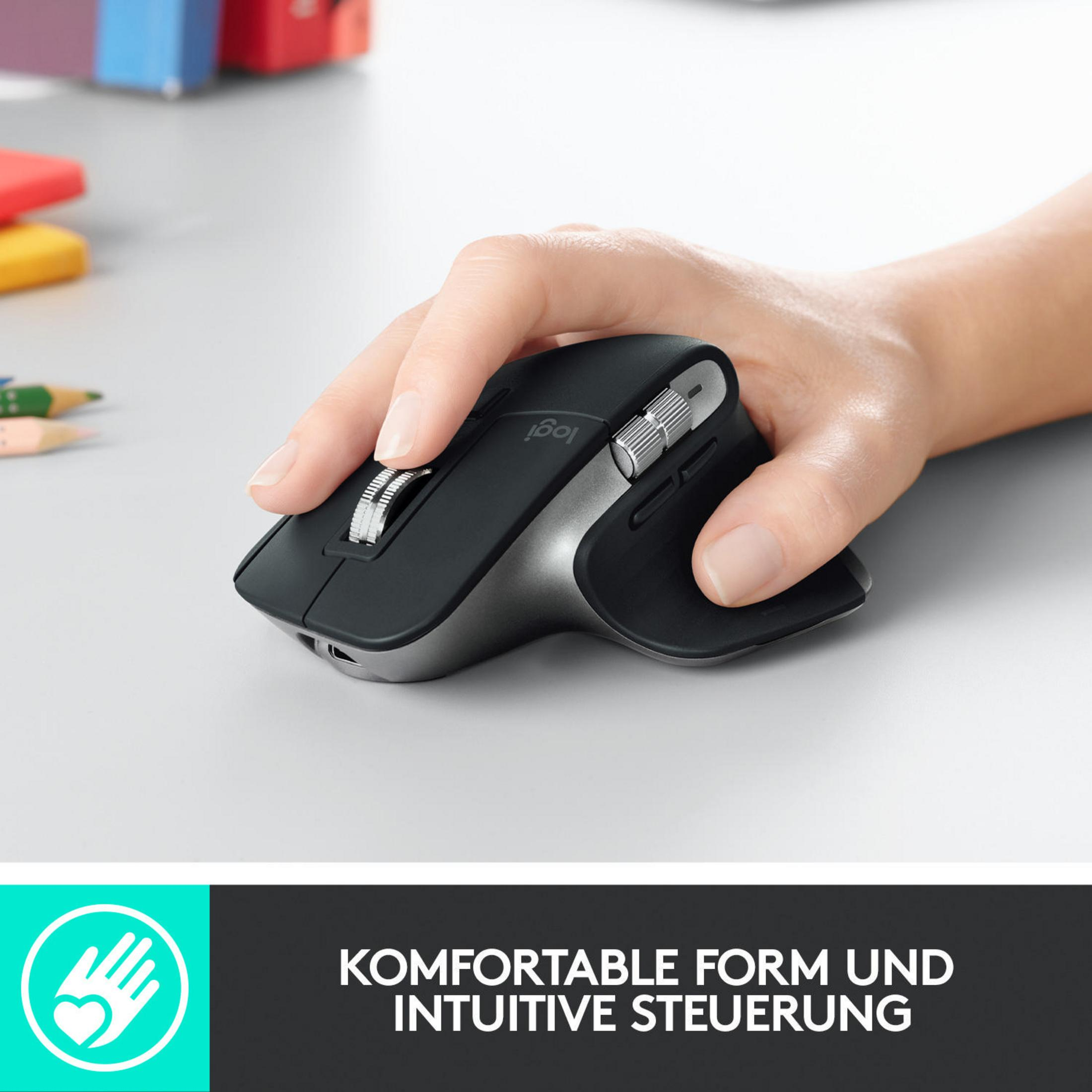 Mano su un mouse ergonomico nero e argento. Il mouse ha pulsanti e una rotella di scorrimento.