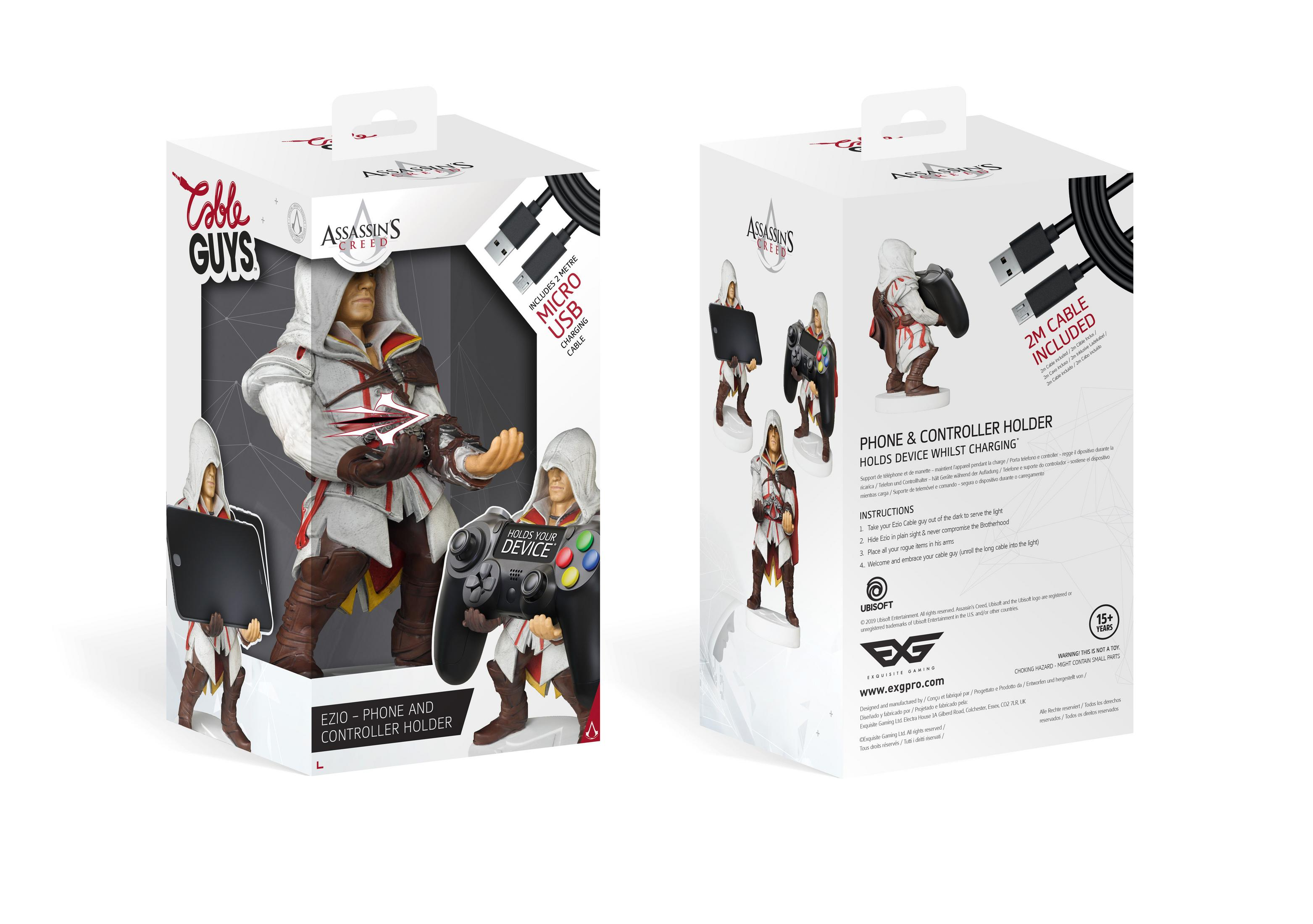 Box mit Ezio-Figur-Telefonhalter. Die Box zeigt eine Figur von Ezio, die ein Telefon und einen Controller hält, mit einem USB-Kabel.