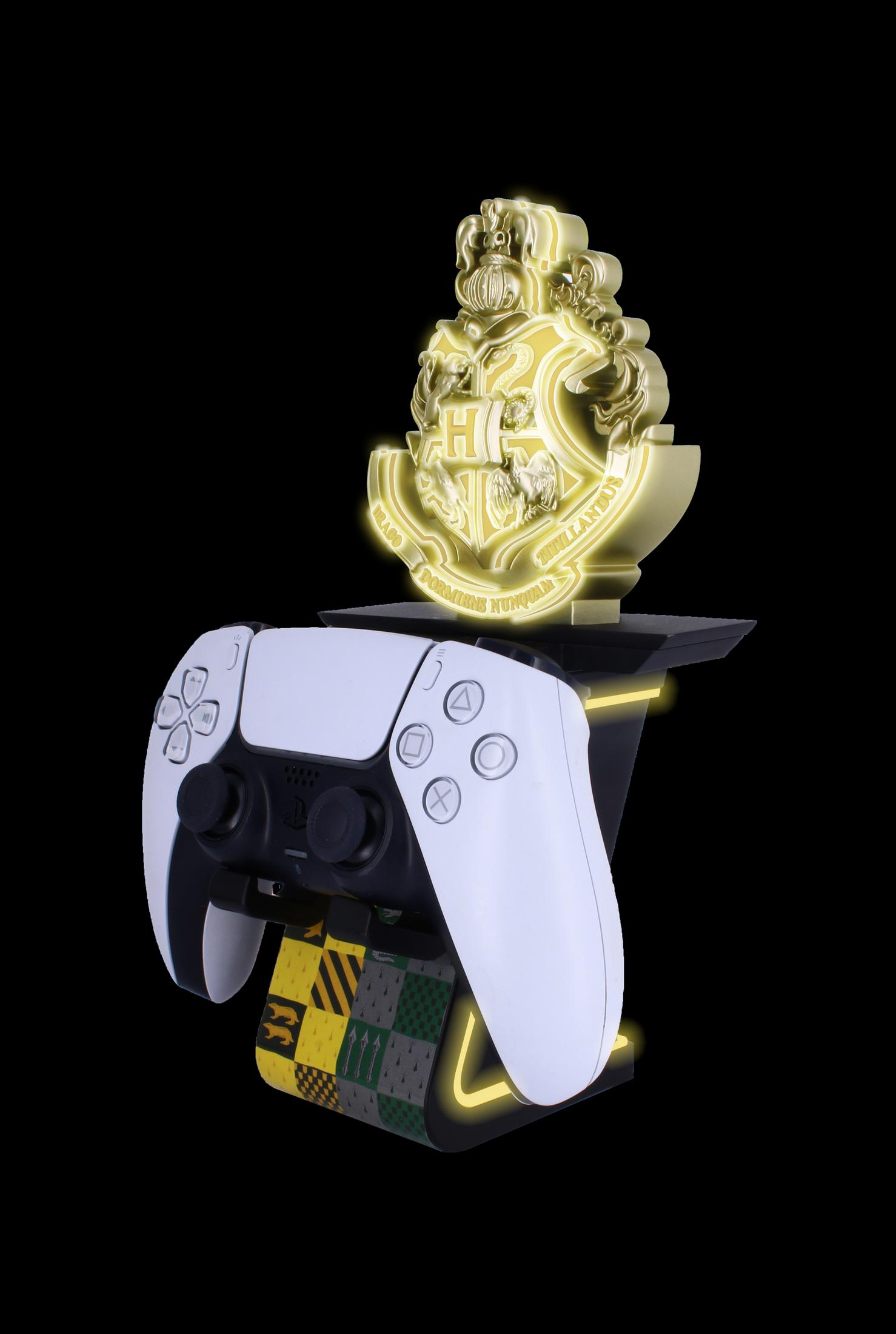 Un controller PlayStation 5 bianco su un supporto con il logo di Harry Potter.