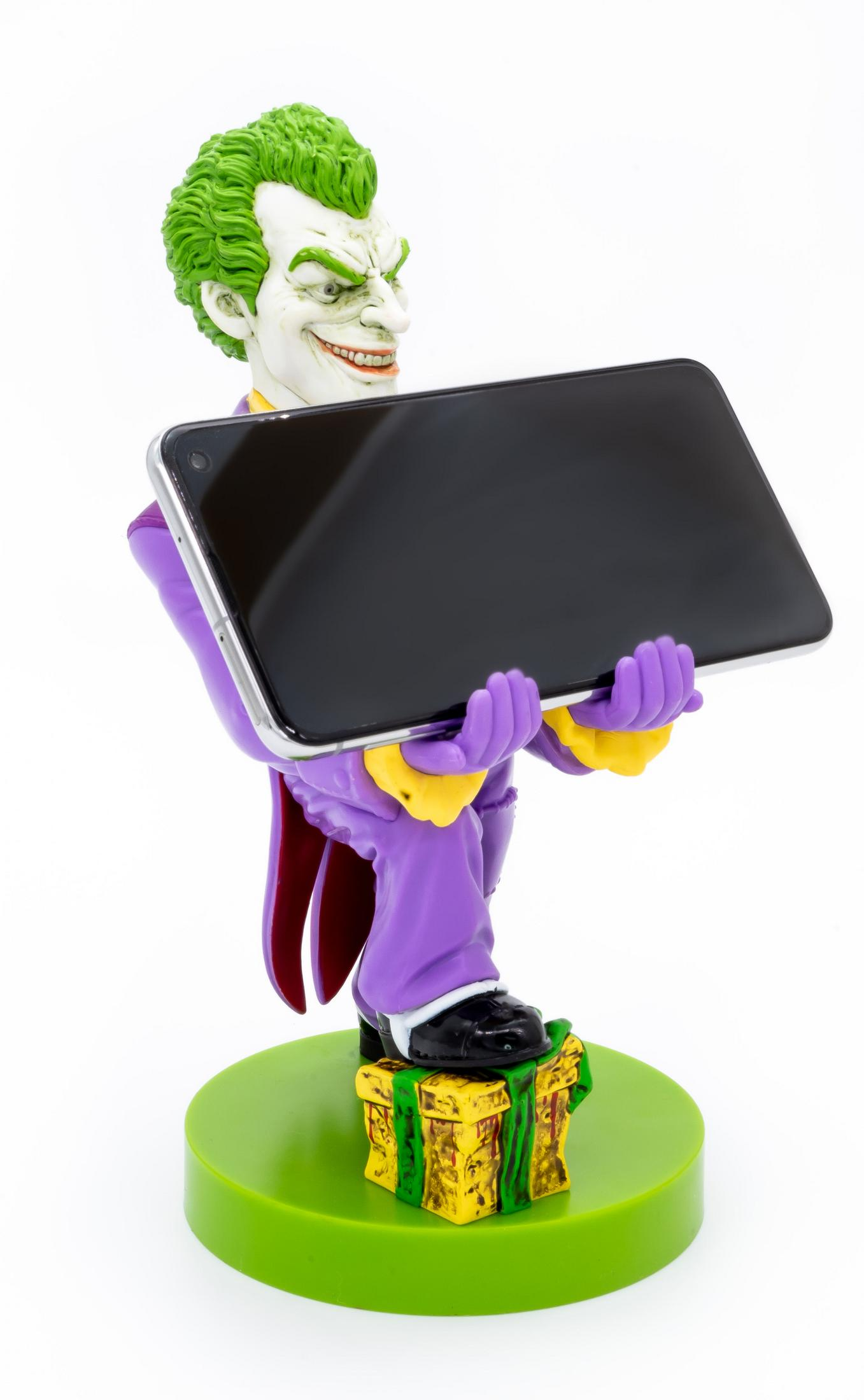 Figura di Joker che tiene un tablet. Base verde, abito viola, capelli verdi e viso sorridente.