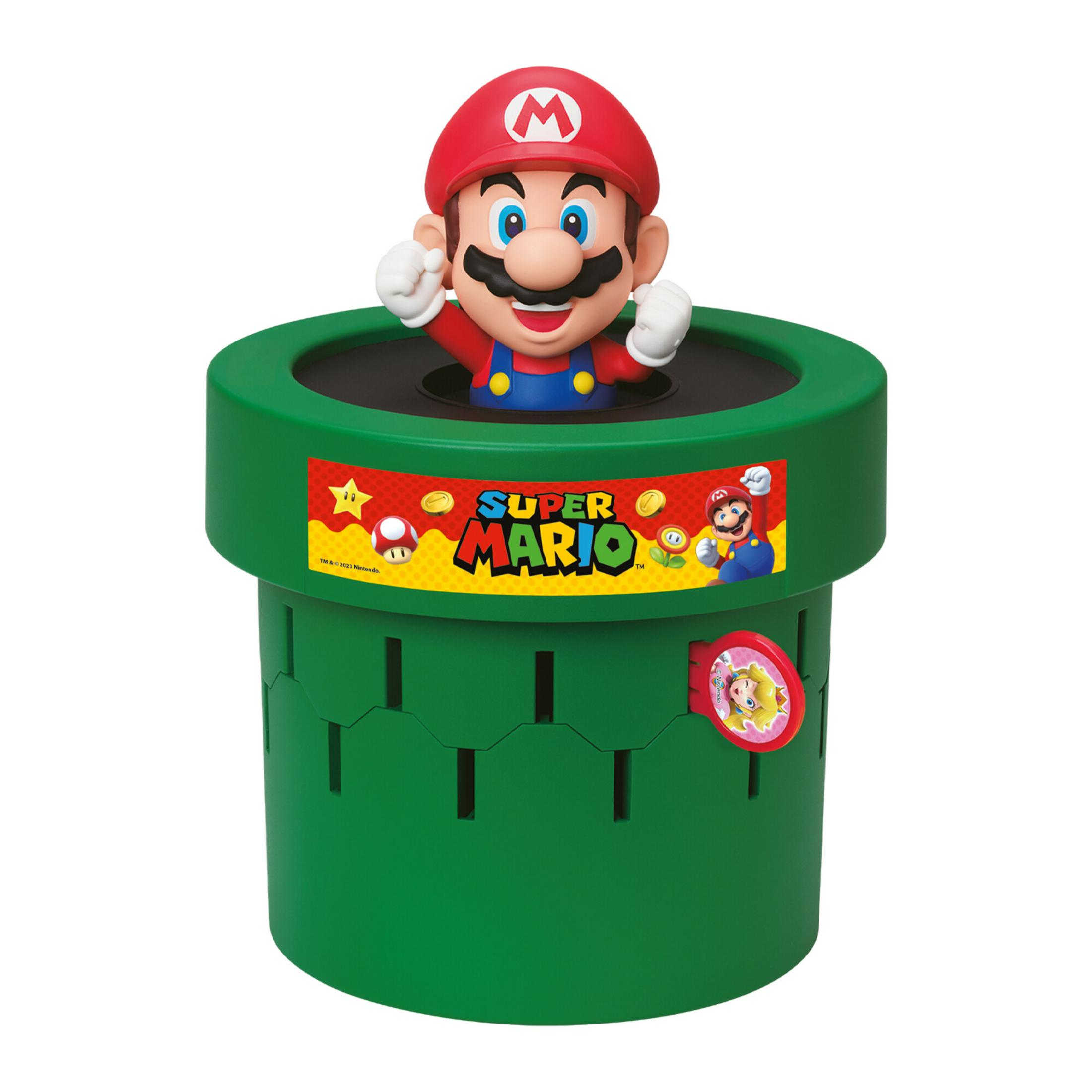 La figura di Super Mario esce da un tubo verde. È presente anche un adesivo colorato.