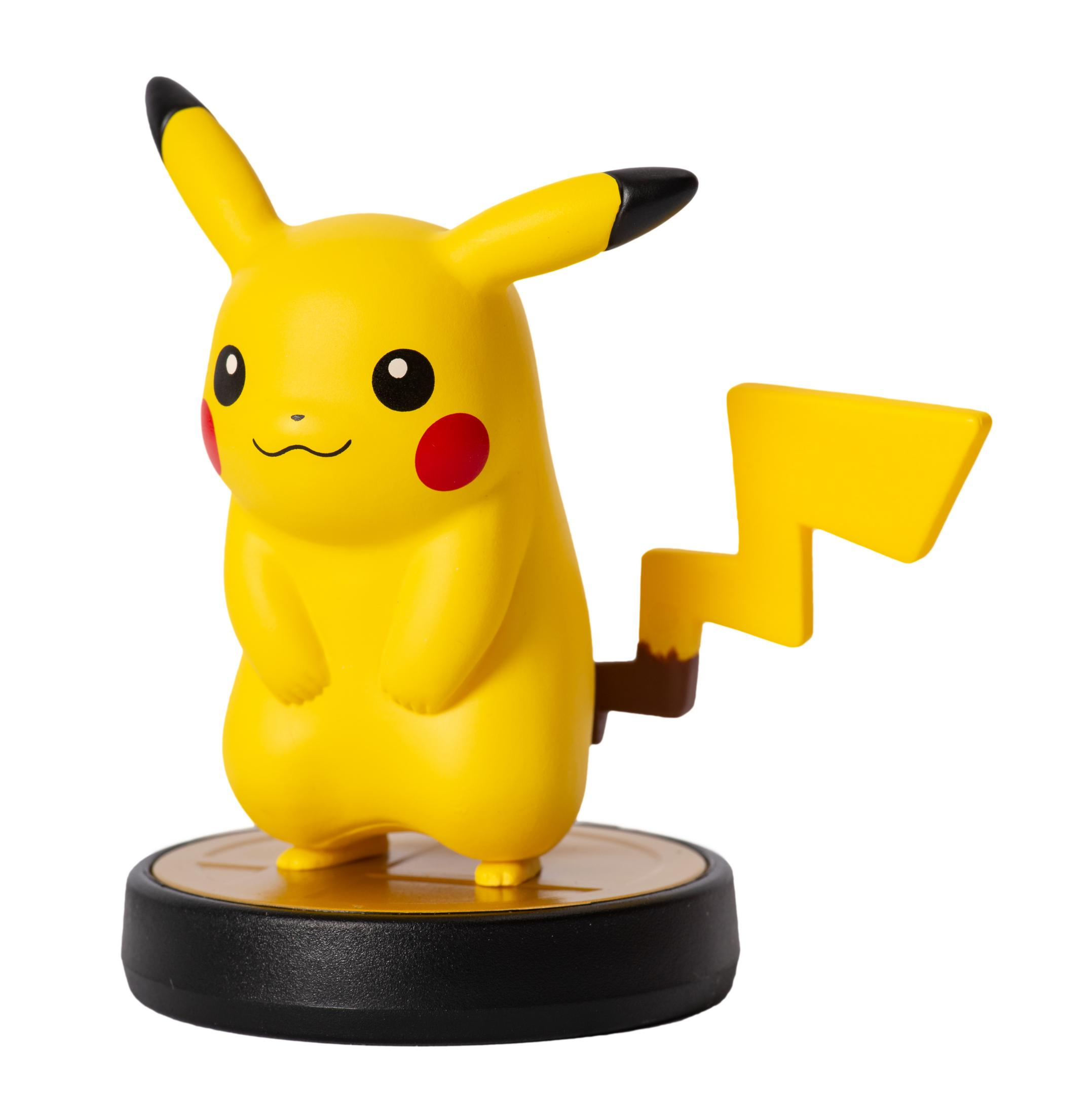 Gelbe Pikachu-Figur auf schwarzer Basis mit Blitz-Schwanz.