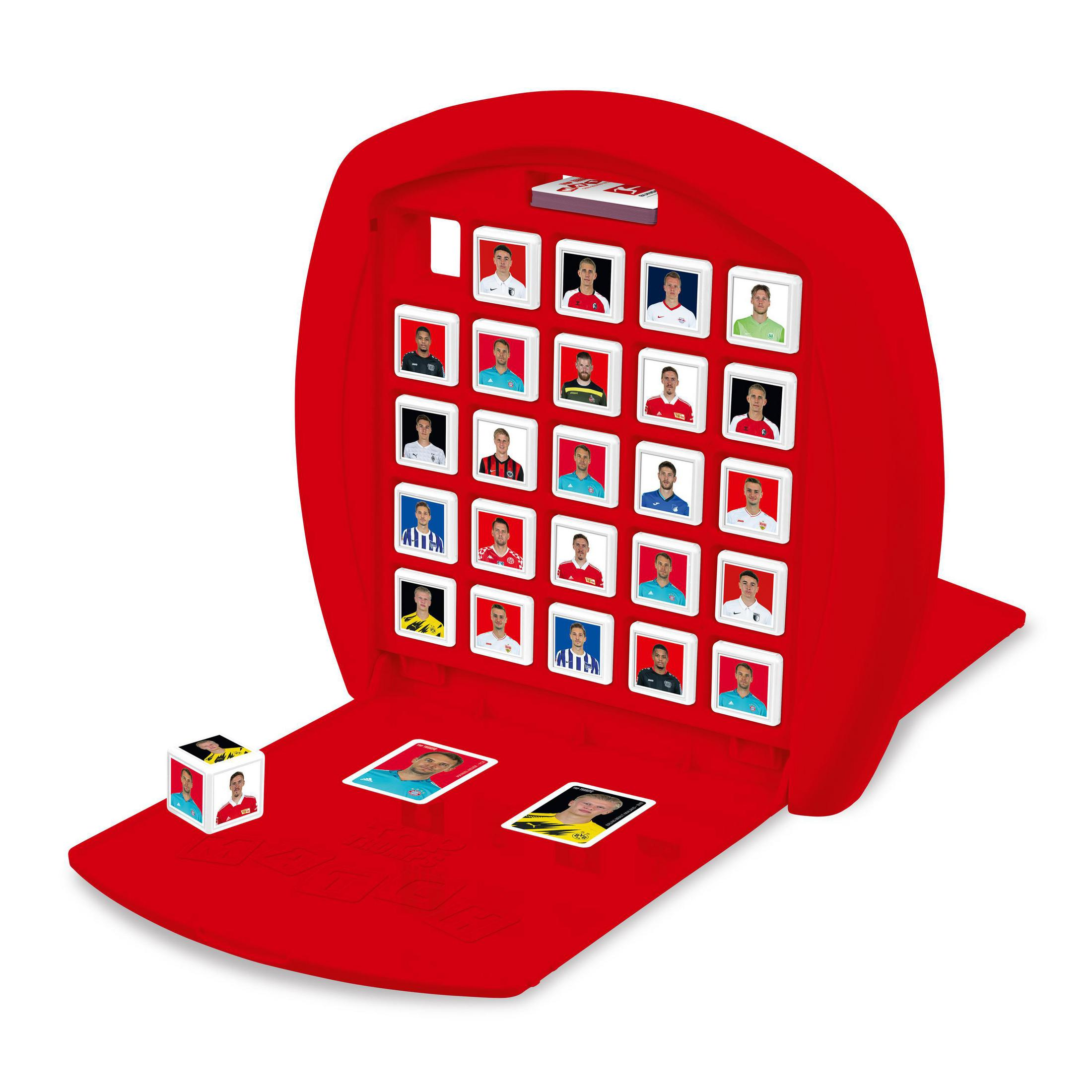 Rotes Spiel mit Spielerkarten. Ein Würfel und zwei Karten sind im Vordergrund zu sehen.