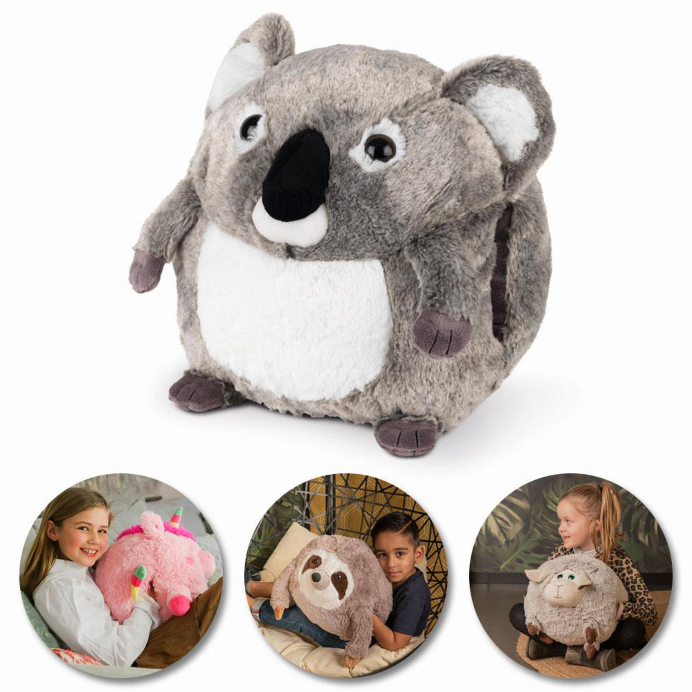 Koala-Plüschtier und drei Kinder, die Plüschtiere halten, in Kreisen, auf weißem Hintergrund.