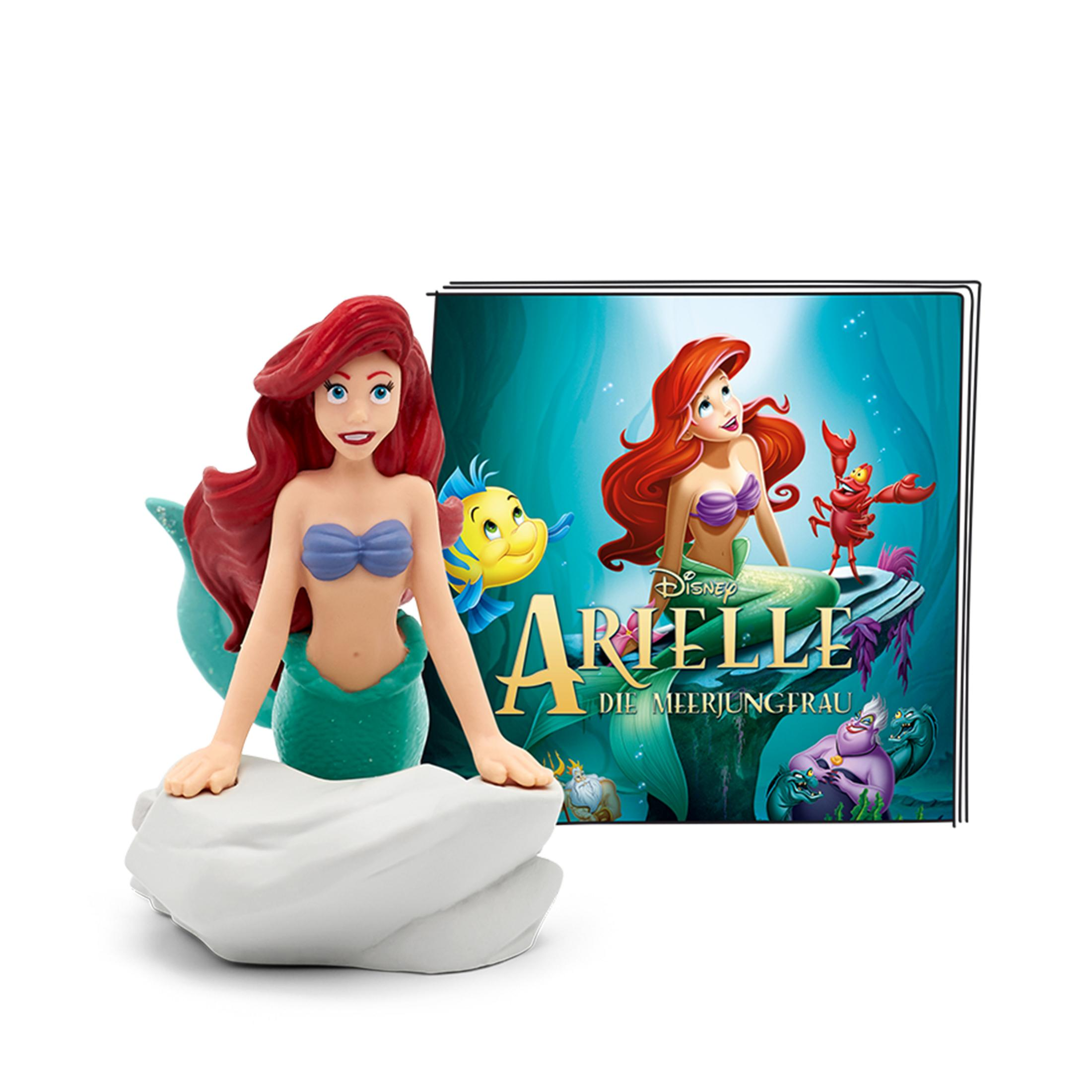 Statuina di Ariel e copertina di un libro. Lo sfondo è una scena marina con creature marine.