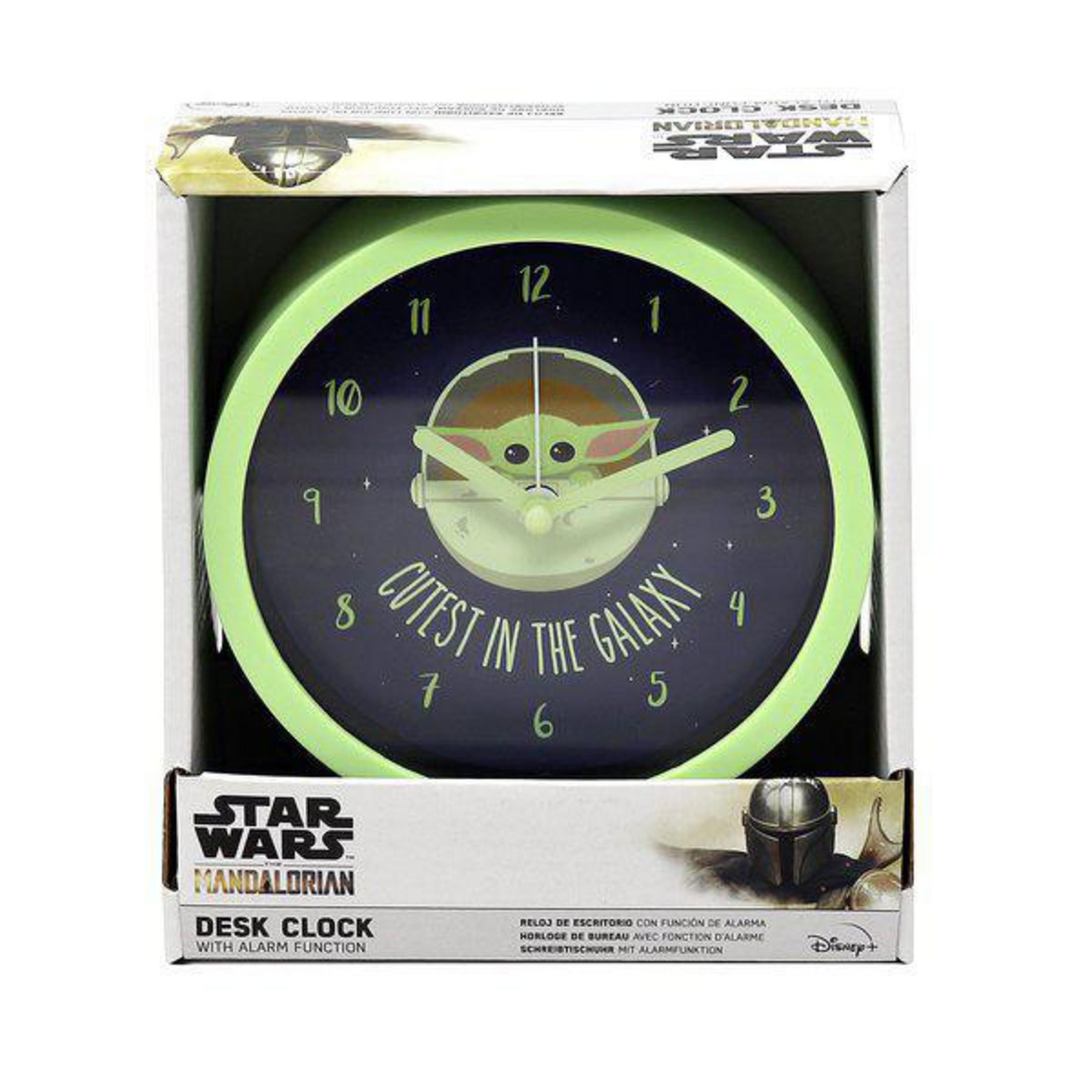 Eine grüne Uhr mit Yoda-Gesicht und den Worten "Cutest in the Galaxy".