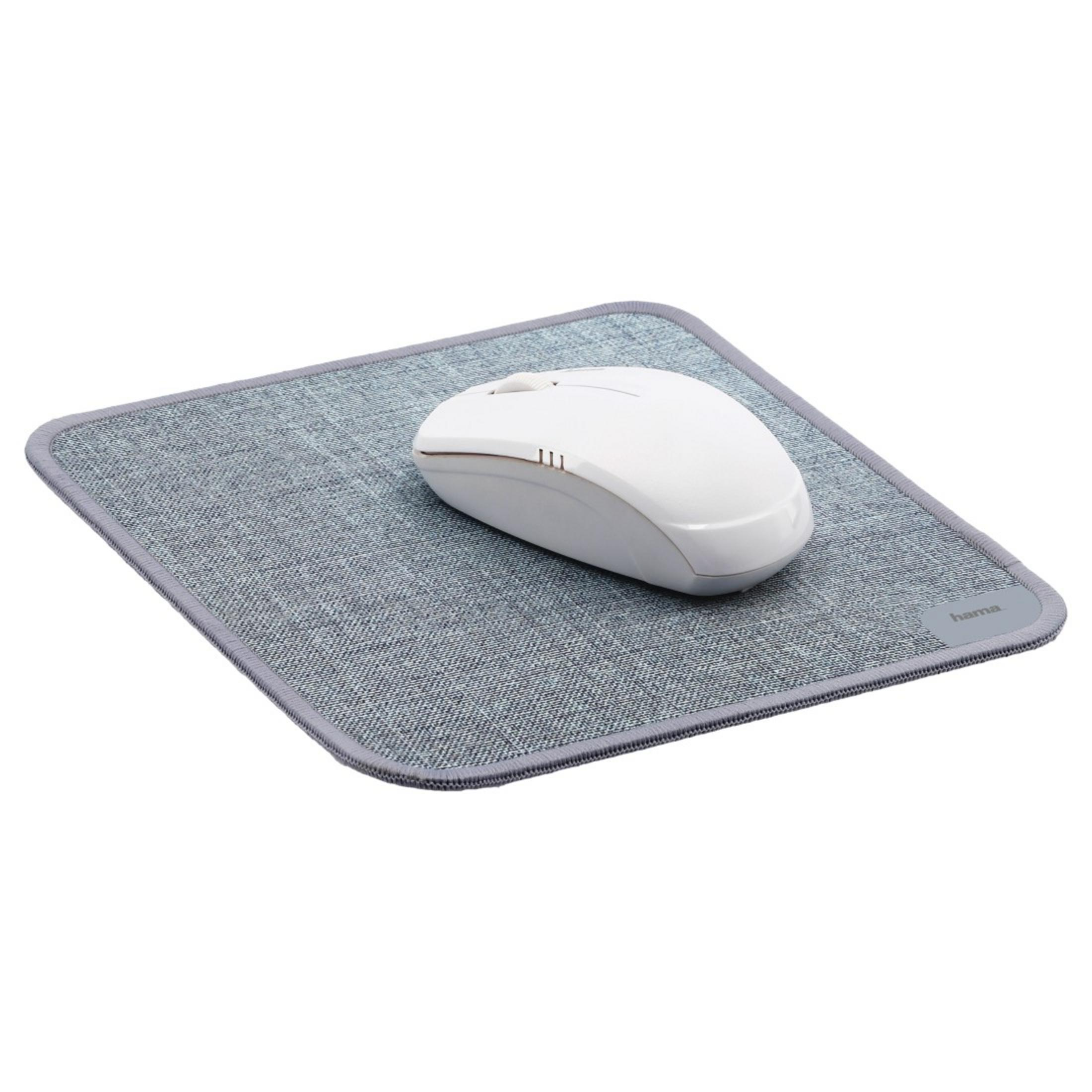 Weiße Maus auf einem grauen Mauspads. Das Mauspads ist rechteckig mit grauem Rand.