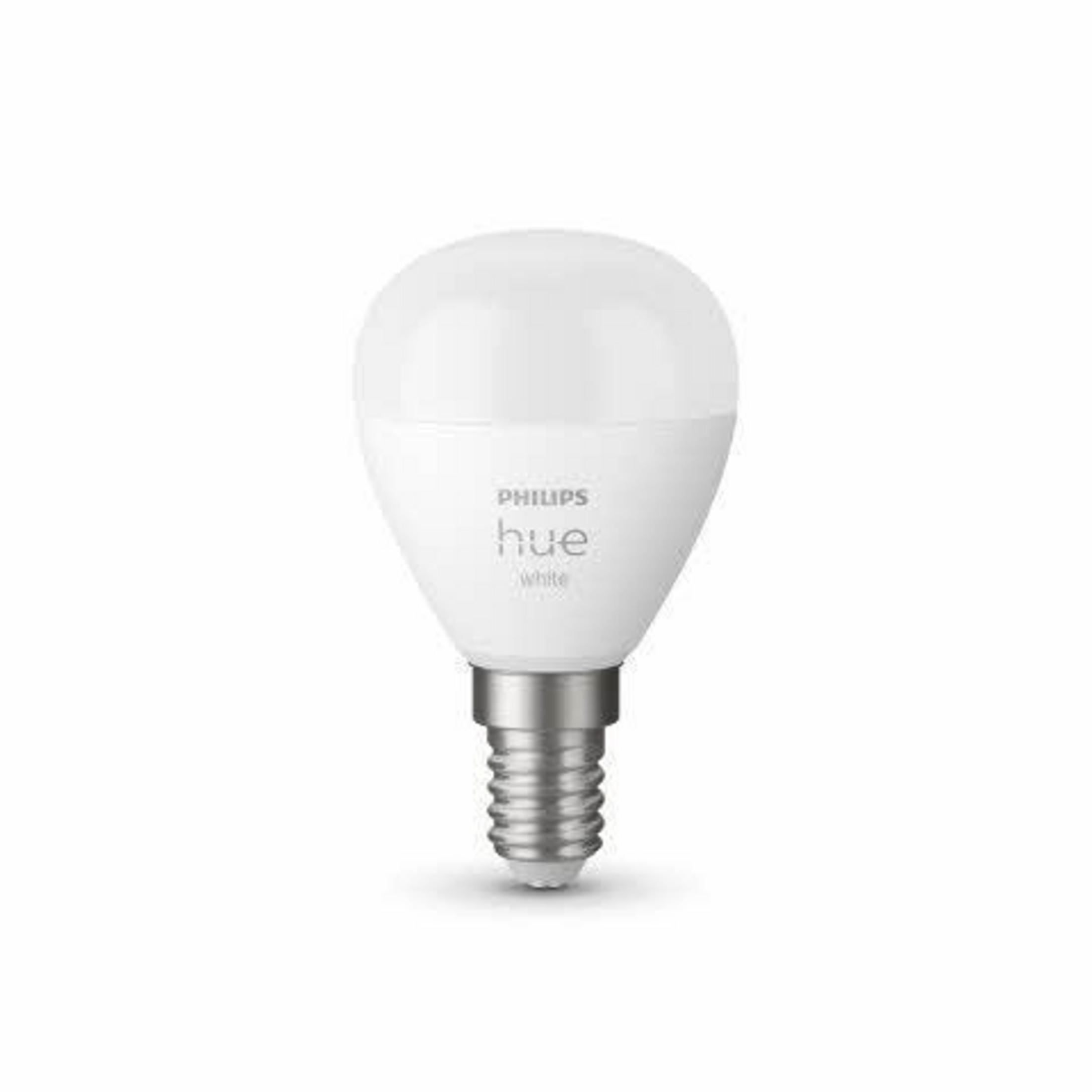 Biała żarówka Philips Hue z srebrną podstawą i gwintem śrubowym.
