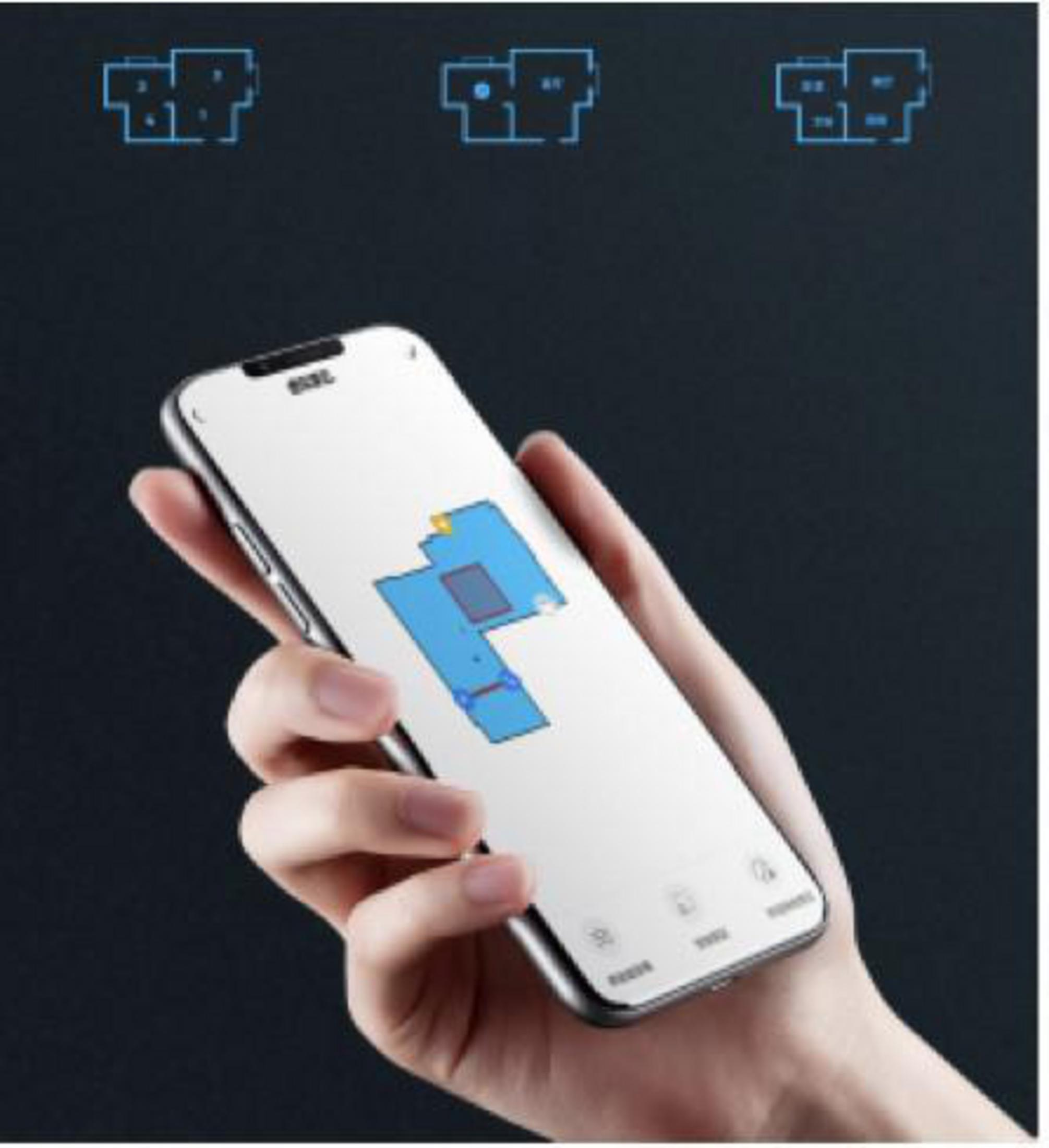 Eine Hand hält ein Smartphone, das eine Raumkarte mit Symbolen darüber anzeigt. Schwarzer Hintergrund.