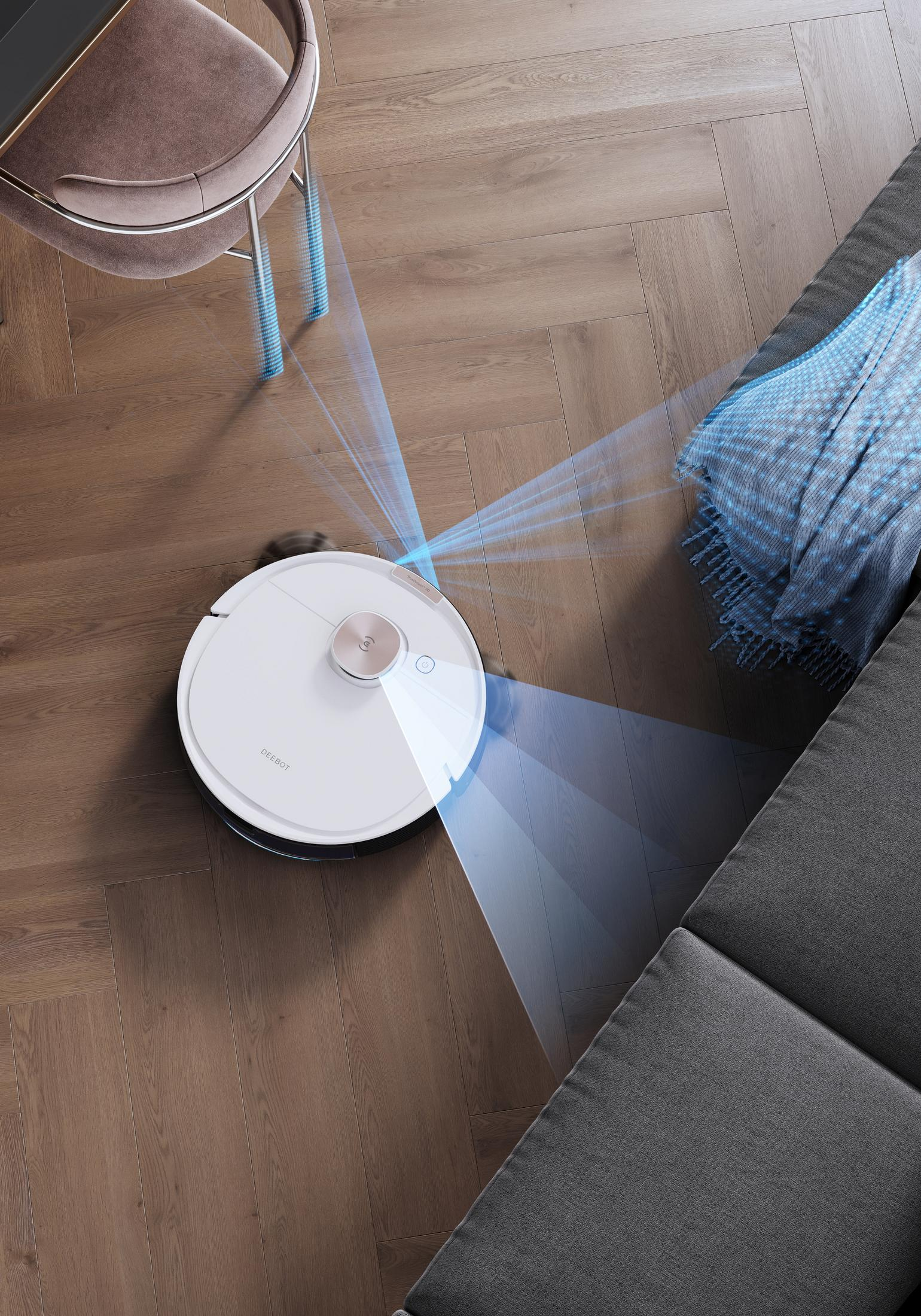 Robot sprzątający czyszczący drewnianą podłogę, z efektami niebieskiego światła.