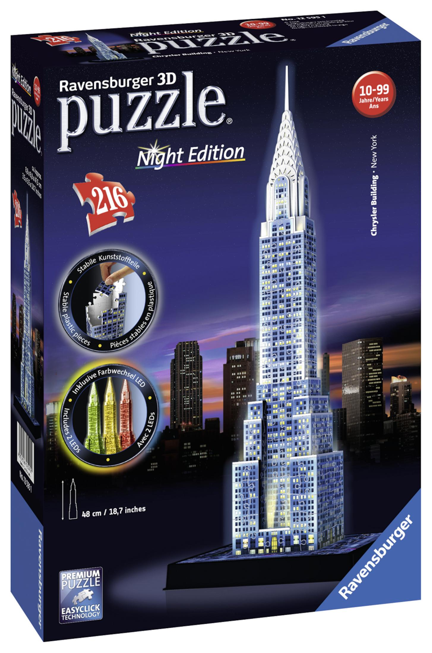 Eine Puzzle-Schachtel mit einer nächtlichen Stadtlandschaft eines Gebäudes, mit dem Chrysler Building.
