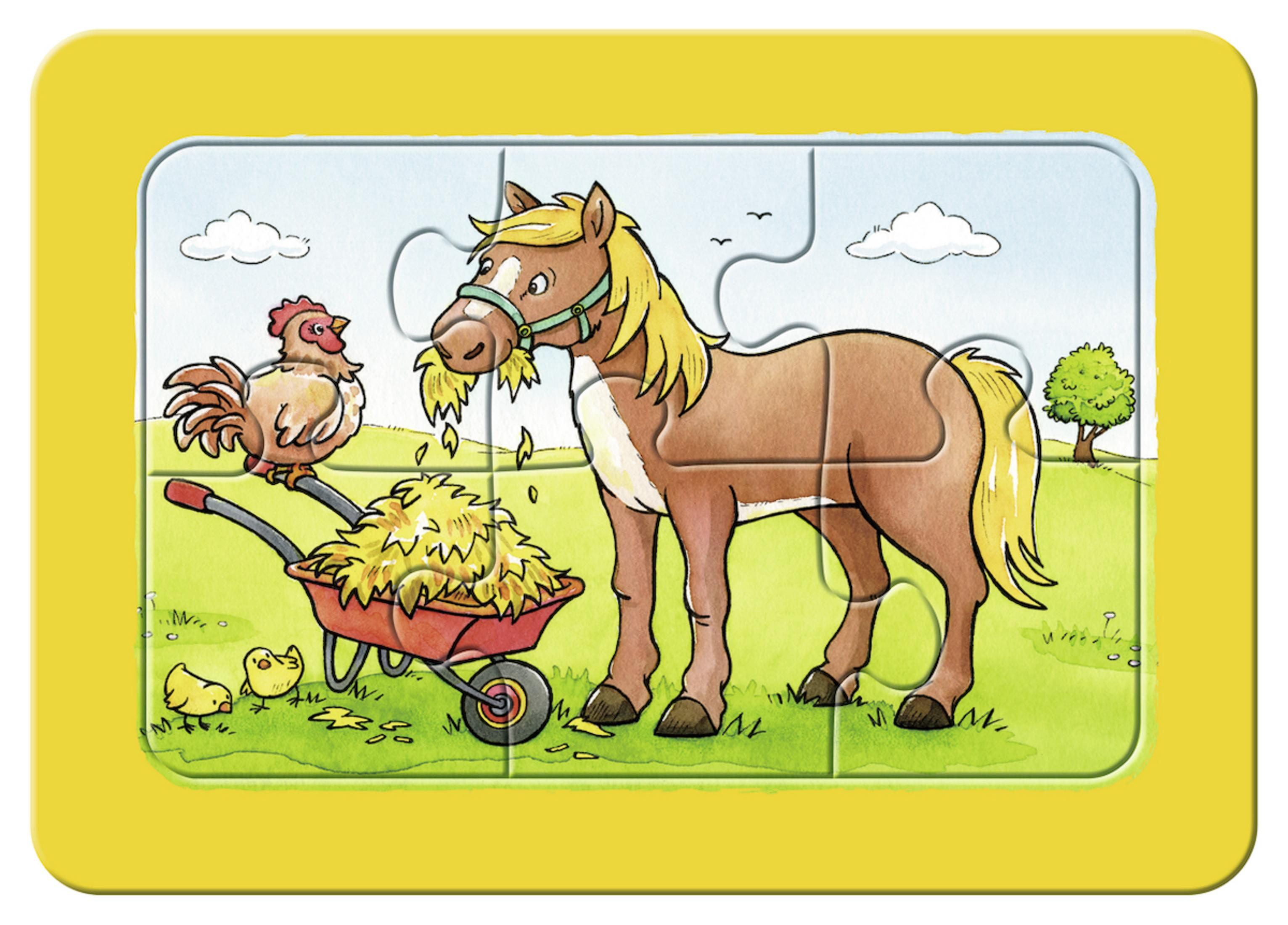 Un puzzle con un cavallo che mangia fieno da una carriola, con un pollo vicino.