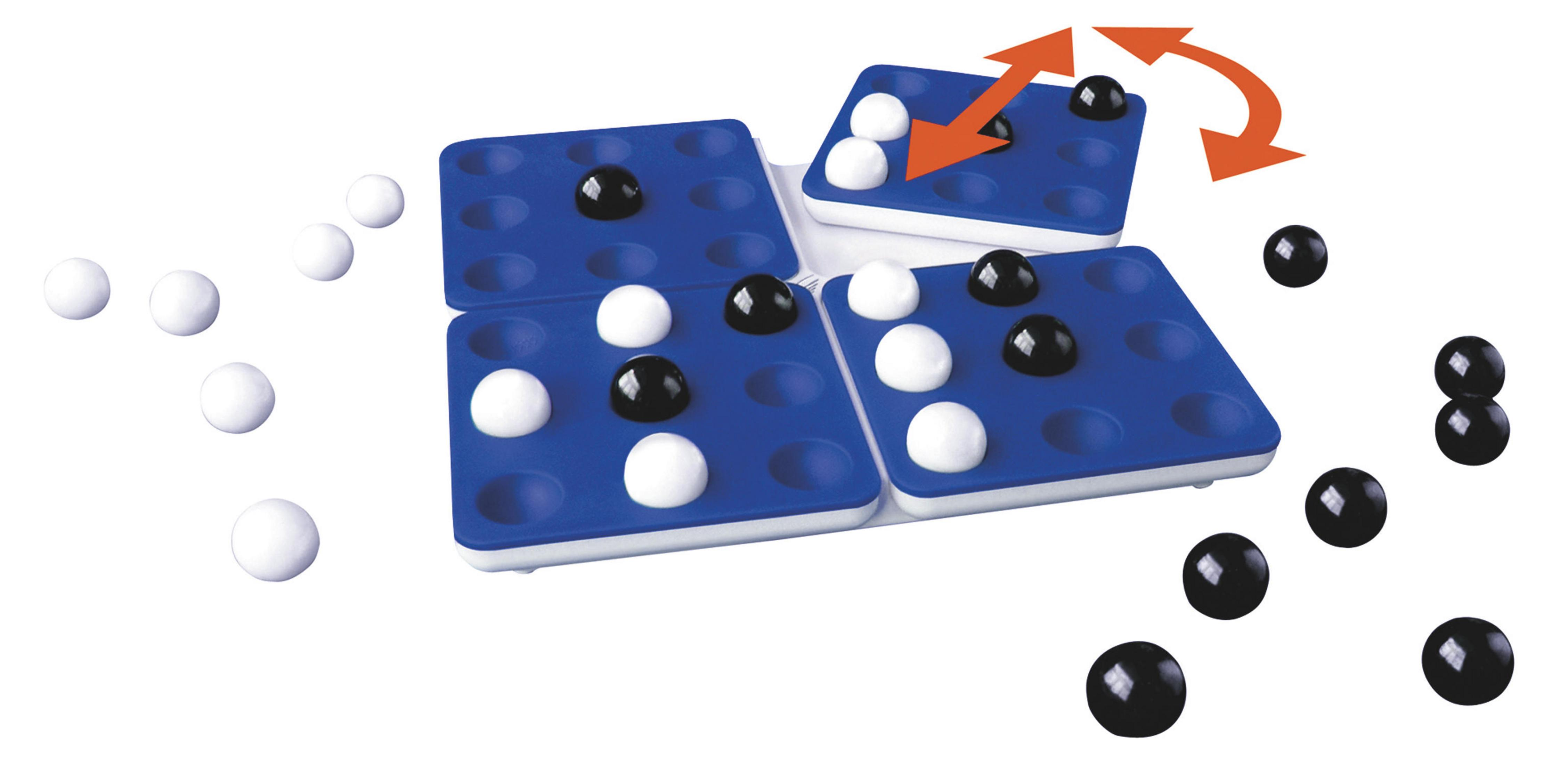 Brettspiel mit schwarzen und weißen Murmeln auf blauen Spielbrettern, mit Pfeilen, die Züge anzeigen.