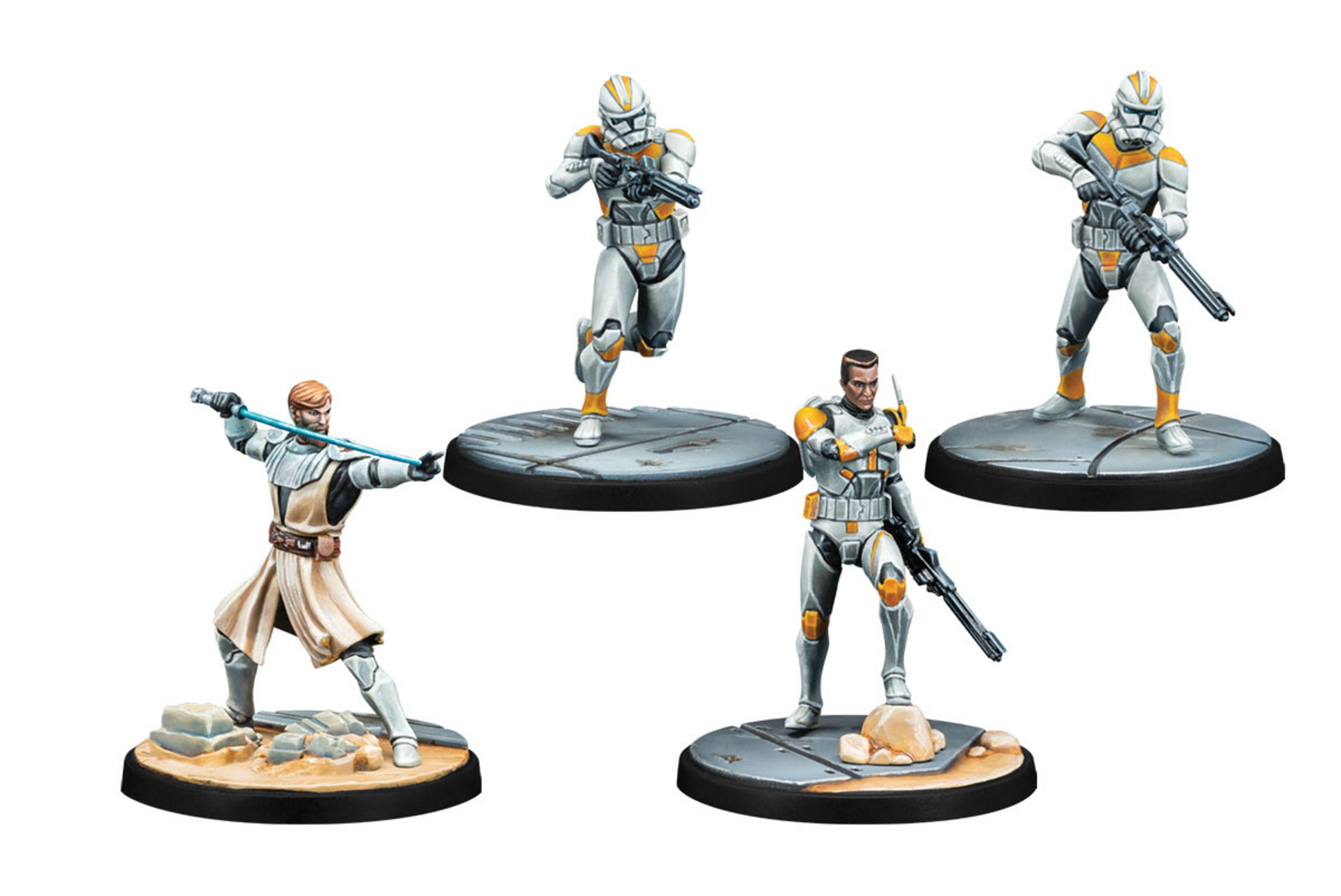 Vier Star Wars-Figuren. Eine schwingt ein Lichtschwert. Andere halten Blaster.