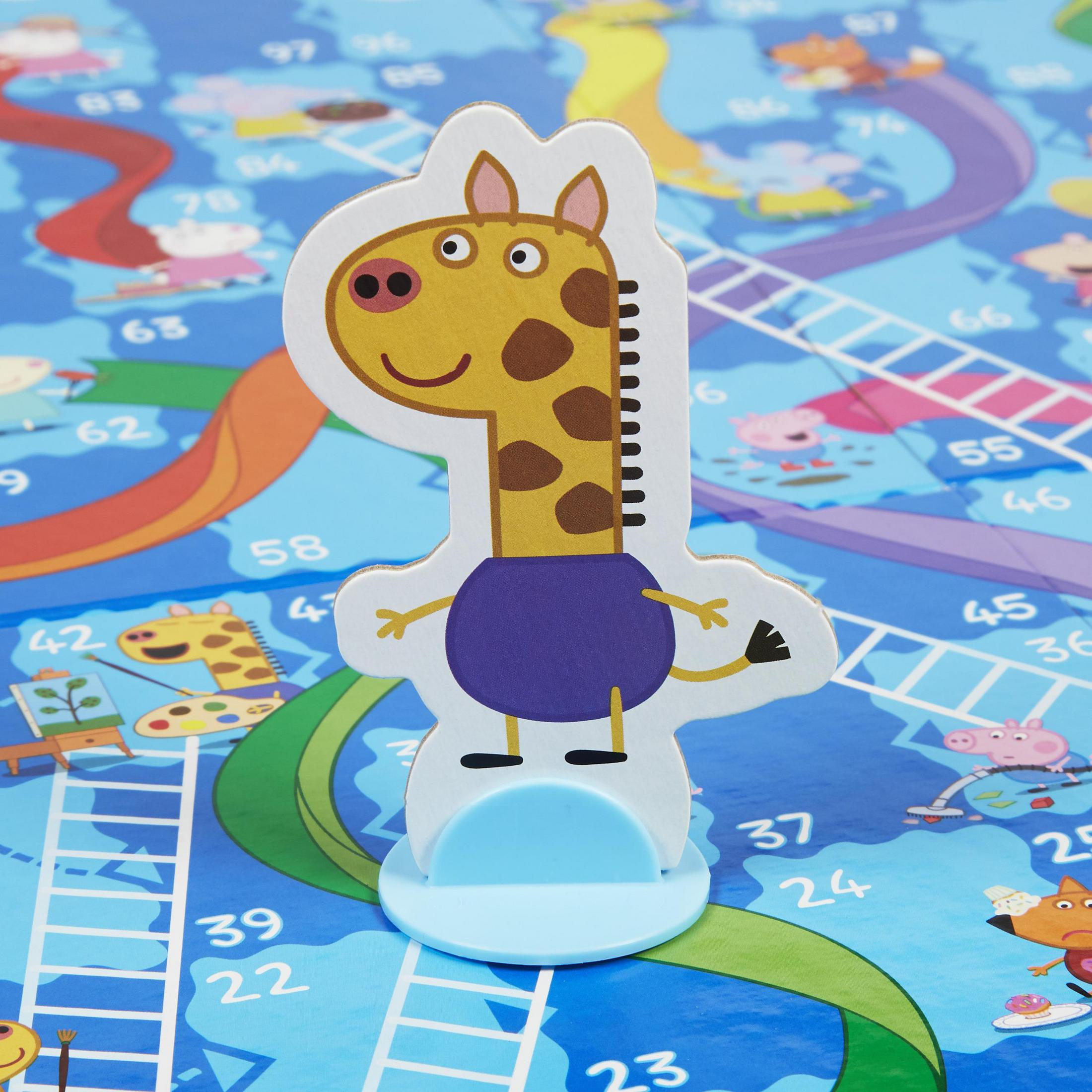 Giraffenspielfigur auf Brettspiel. Brett ist blau mit Zahlen und Pfaden.