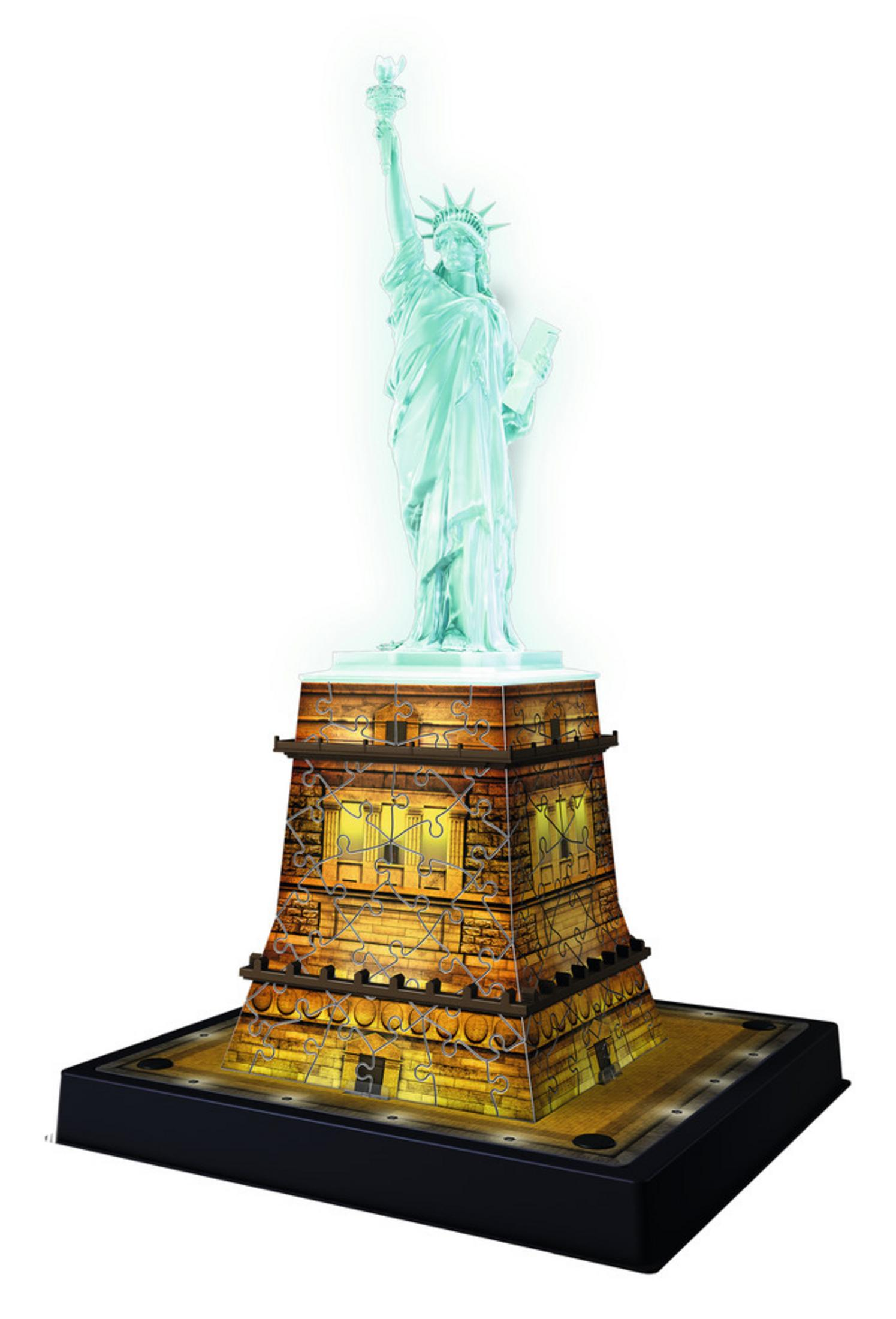 Freiheitsstatue-Puzzle. Beleuchtete Fackel, Krone und Sockel. Brauner und gelber Sockel mit Fenstern.