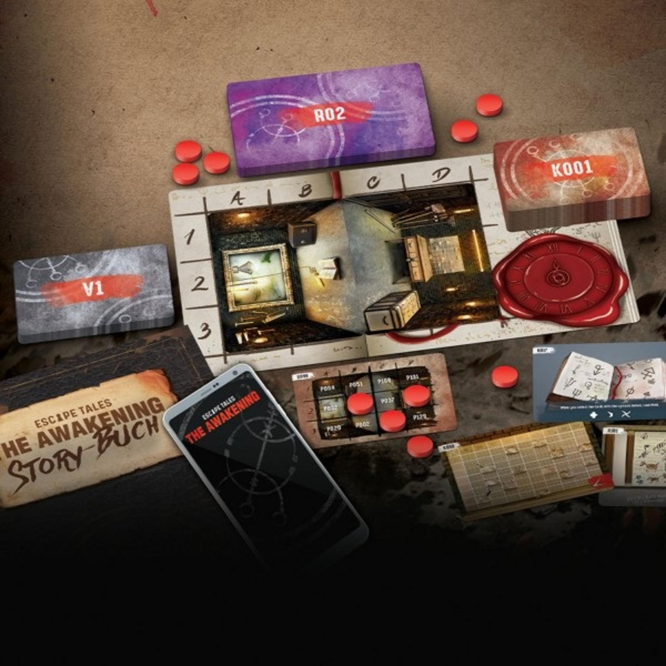 Ustawienie gry Escape Tales z kartami, żetonami, telefonem i pieczęcią woskową na brązowej powierzchni.
