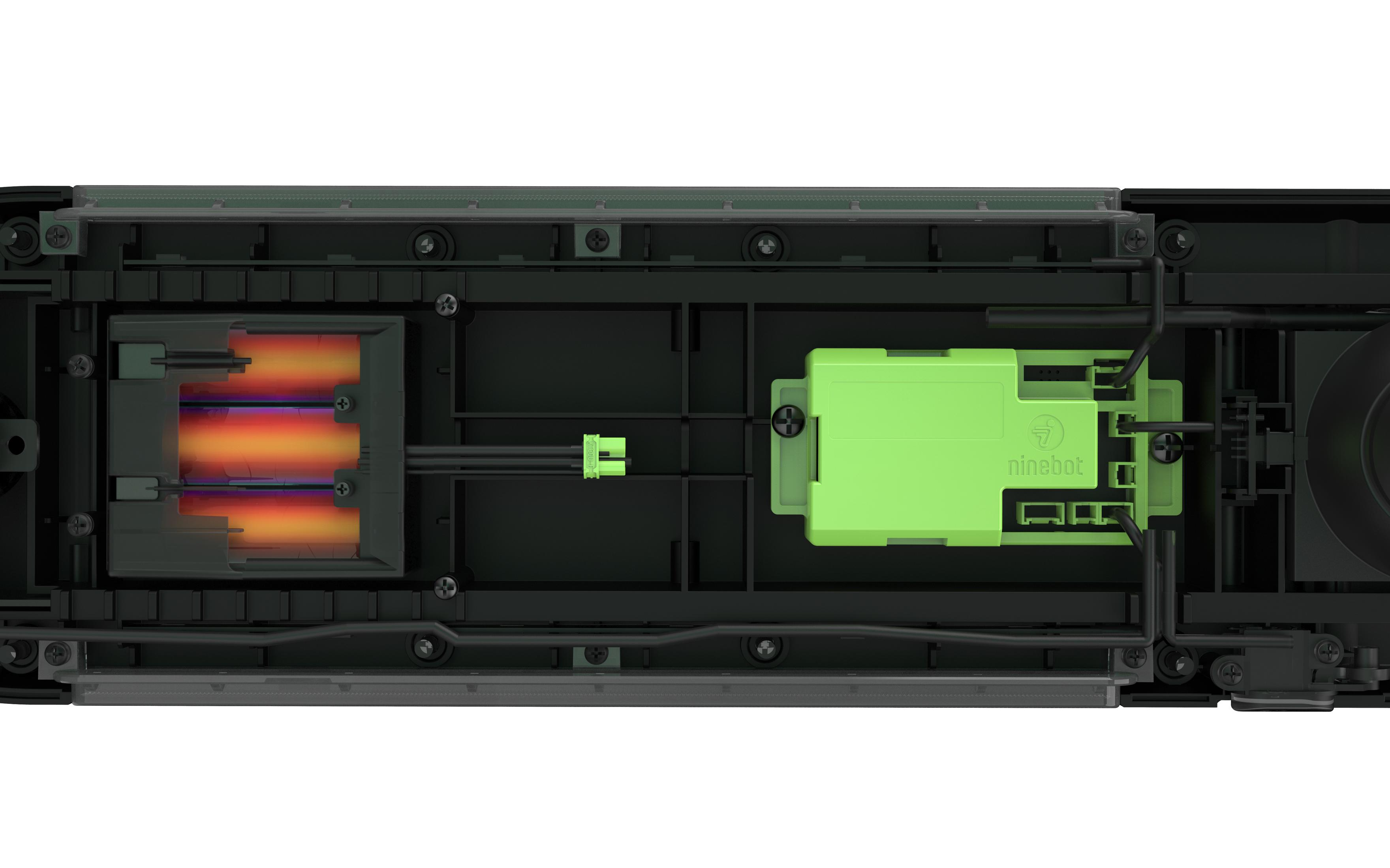 Ansicht innerhalb einer Rollerbasis mit grüner Batterie und orangefarbenen Heizelementen.