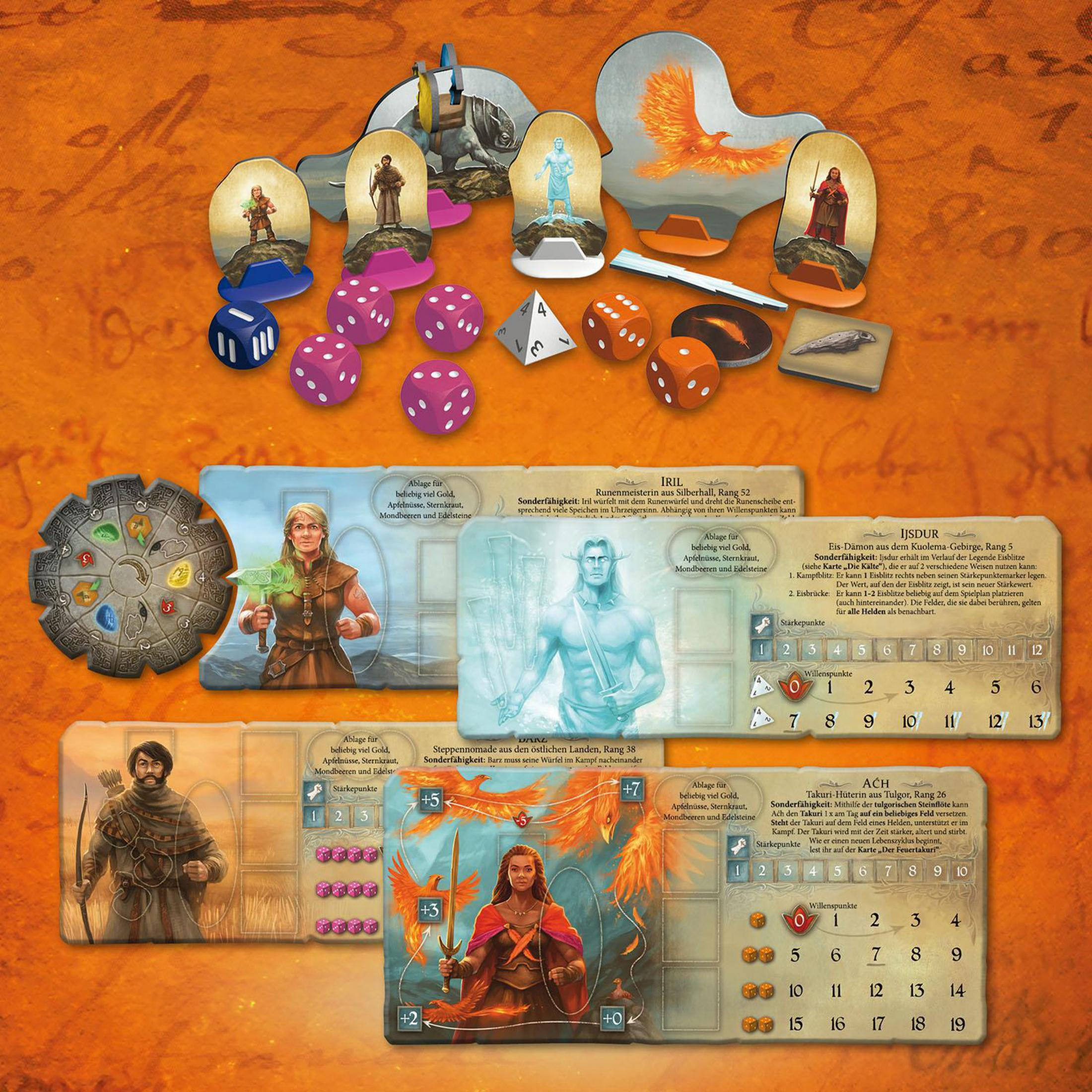 Spielkarten und Würfel. Mehrere Karten mit Illustrationen von Charakteren und Attributen. Würfel in verschiedenen Farben vorhanden.
